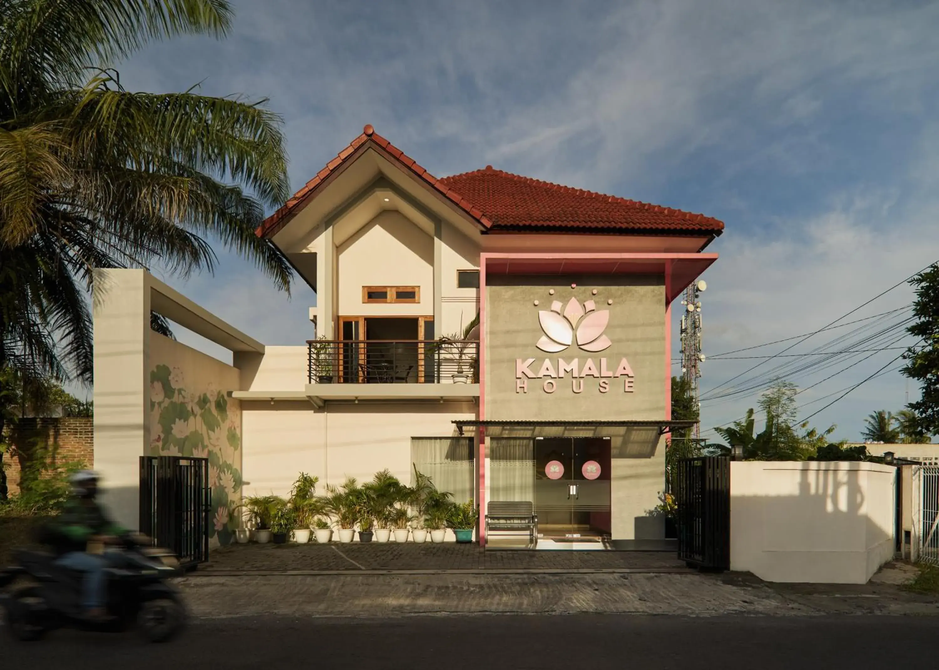 Property building in Kamala House Property building in Kamala House