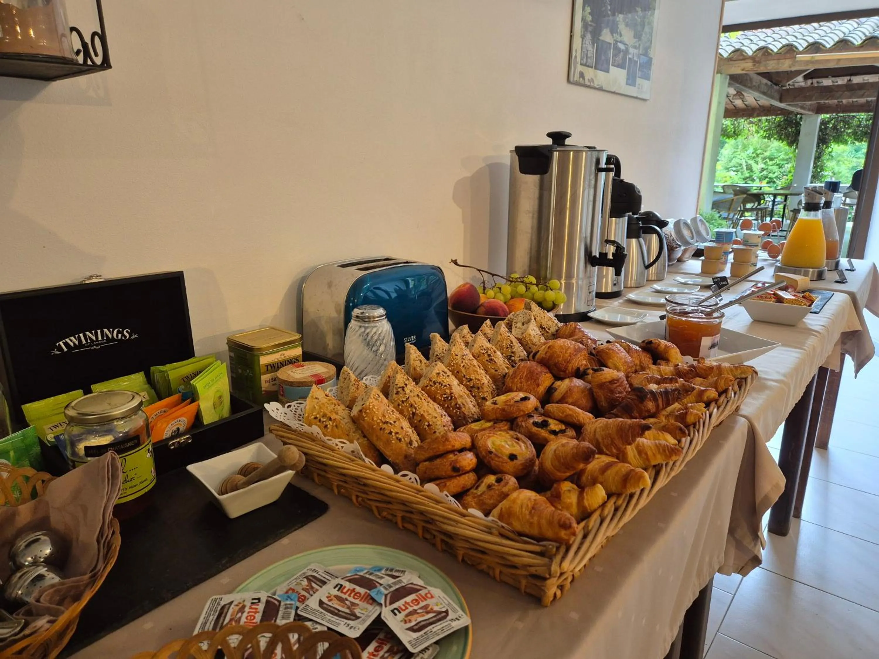 Breakfast in Logis Hôtel Restaurant Les Norias