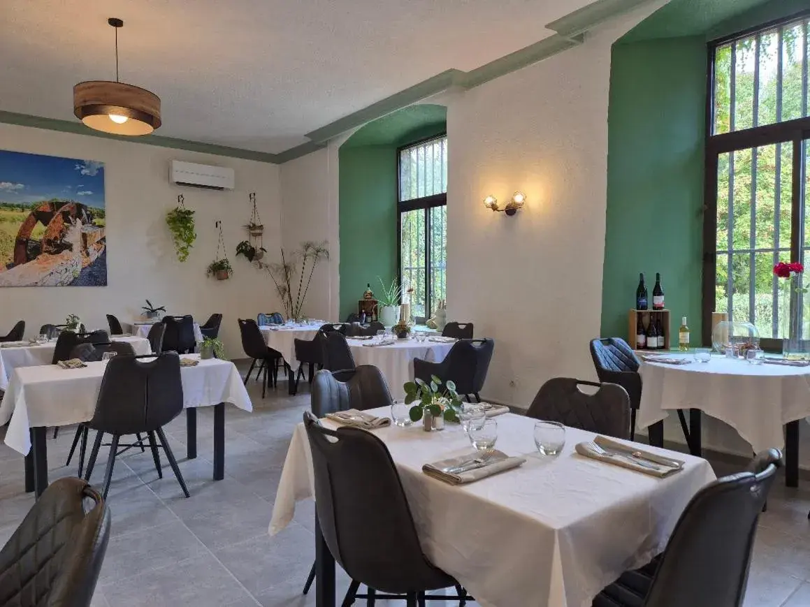Restaurant/places to eat in Logis Hôtel Restaurant Les Norias Restaurant/places to eat in Logis Hôtel Restaurant Les Norias