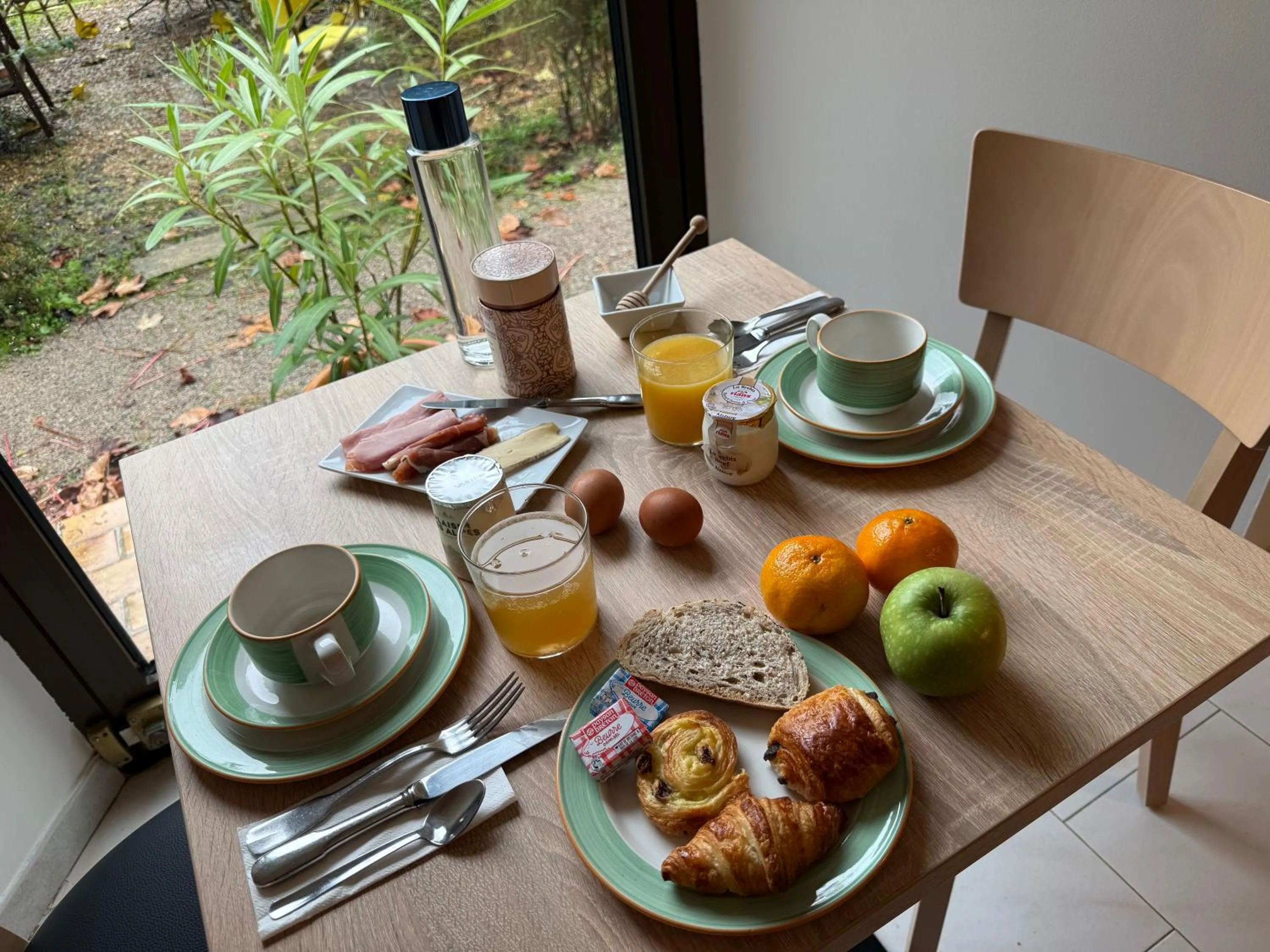 Breakfast in Logis Hôtel Restaurant Les Norias