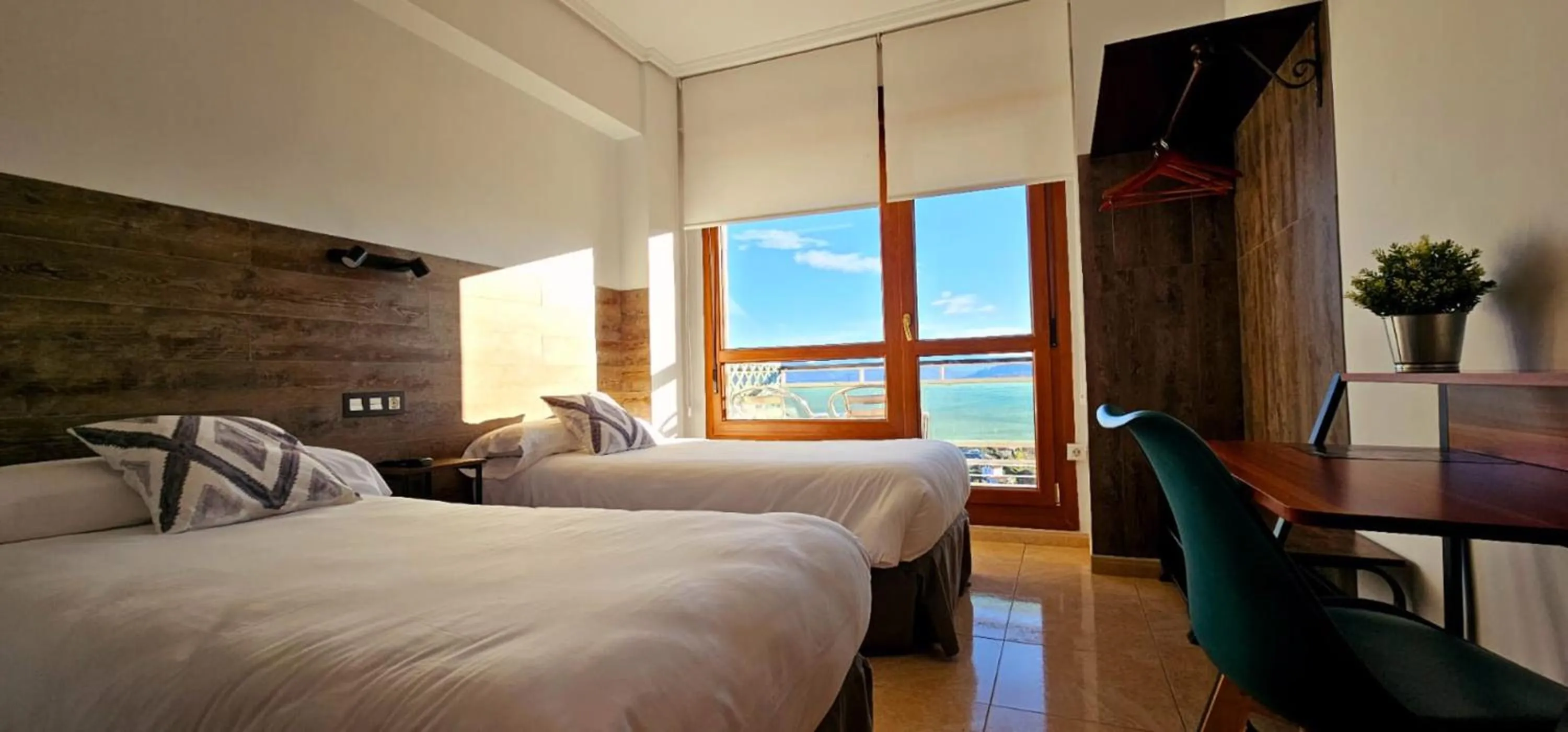 Bed in Hotel Artxanda Bilbao, Parking Gratuito en el Exterior Junto al Hotel