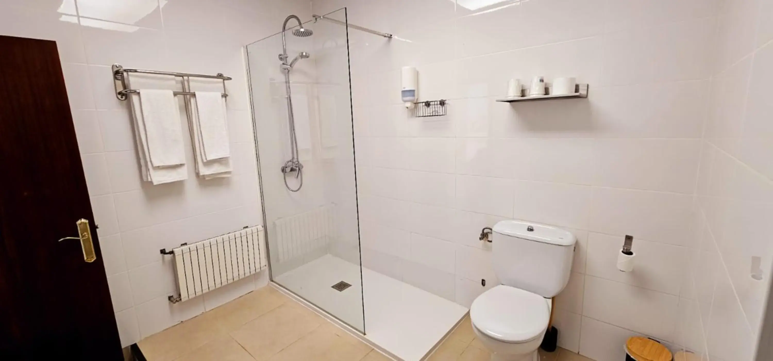 Twin Room with Private Bathroom in Hotel Artxanda Bilbao, Parking Gratuito en el Exterior Junto al Hotel Twin Room with Private Bathroom in Hotel Artxanda Bilbao, Parking Gratuito en el Exterior Junto al Hotel
