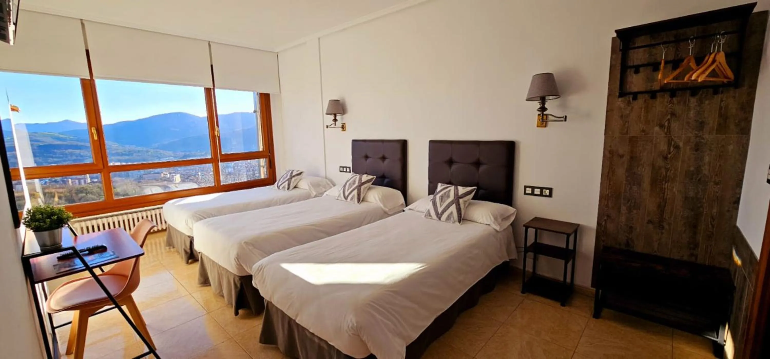 Bed in Hotel Artxanda Bilbao, Parking Gratuito en el Exterior Junto al Hotel