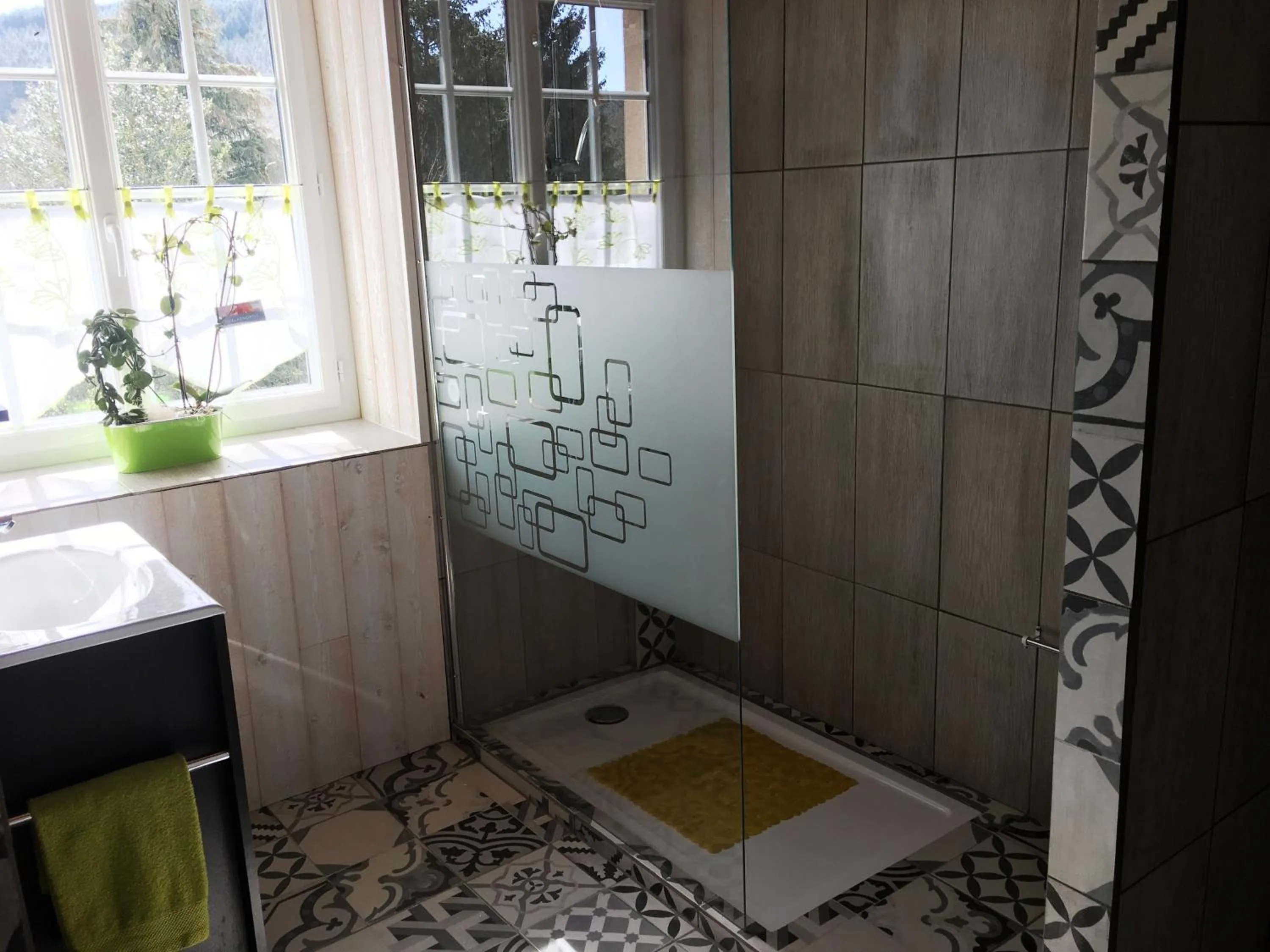 Shower in Chambres d'Hôtes LES VERGERS DE LOUISE