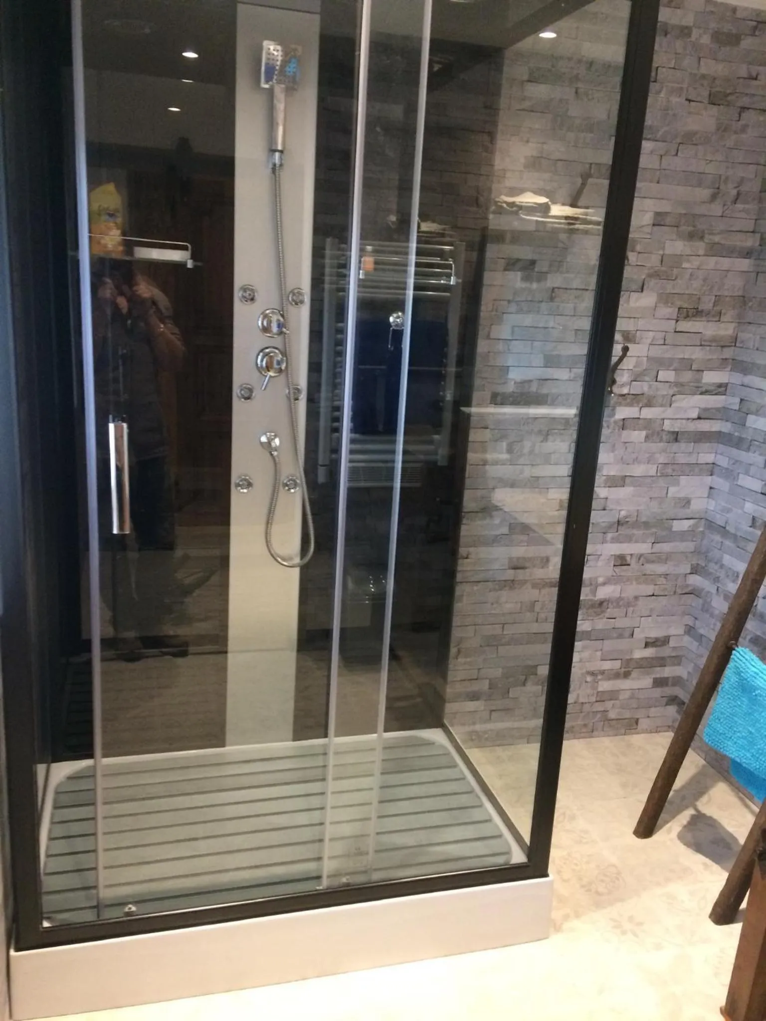 Shower in Chambres d'Hôtes LES VERGERS DE LOUISE