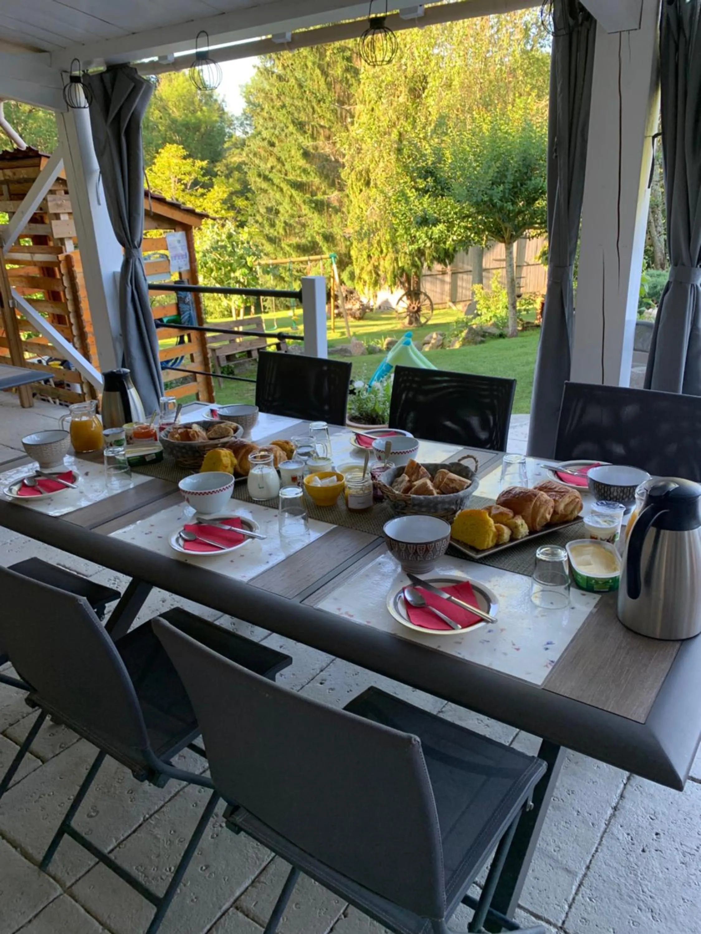 Breakfast in Chambres d'Hôtes LES VERGERS DE LOUISE