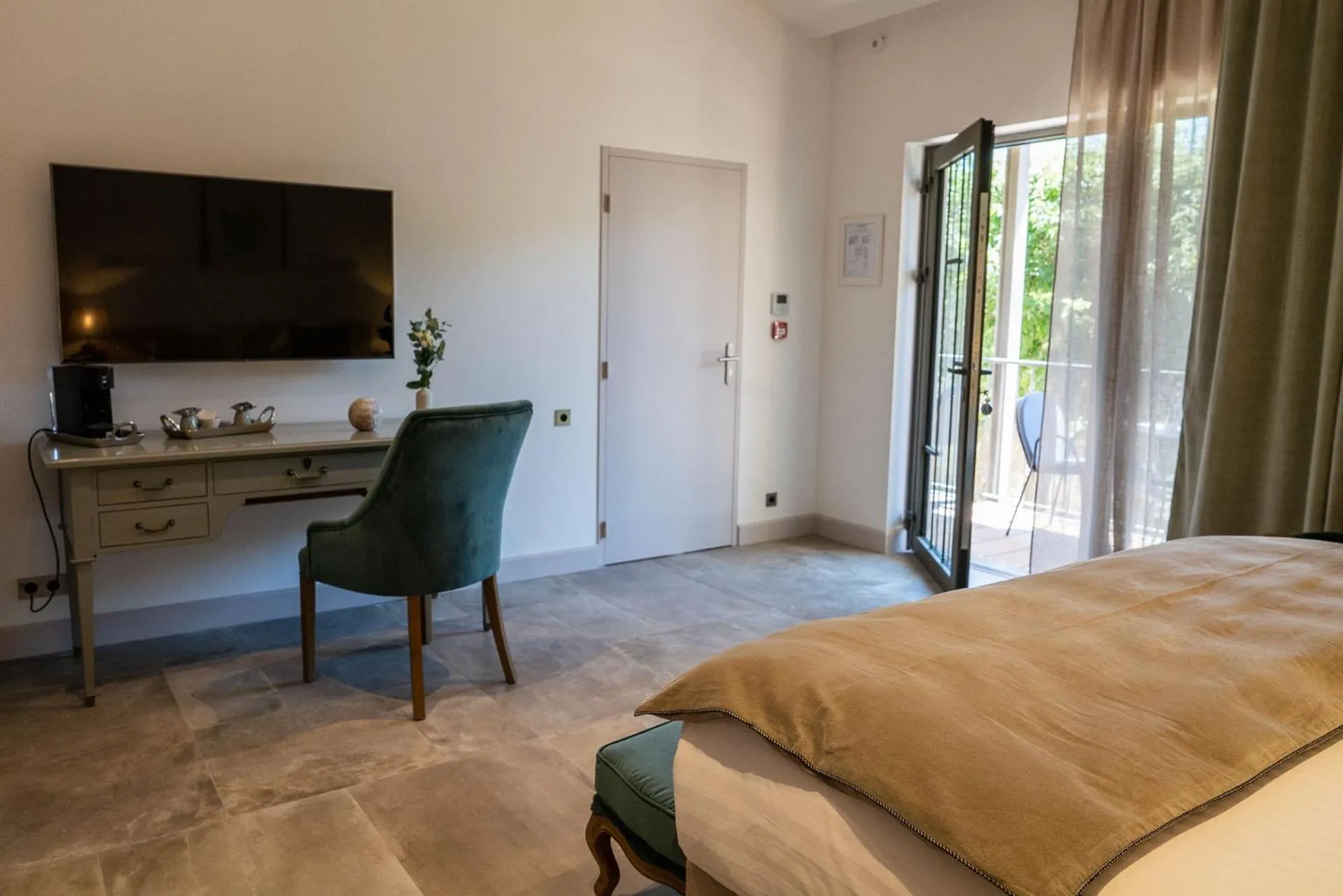 Photo of the whole room, Bed in La Regalido