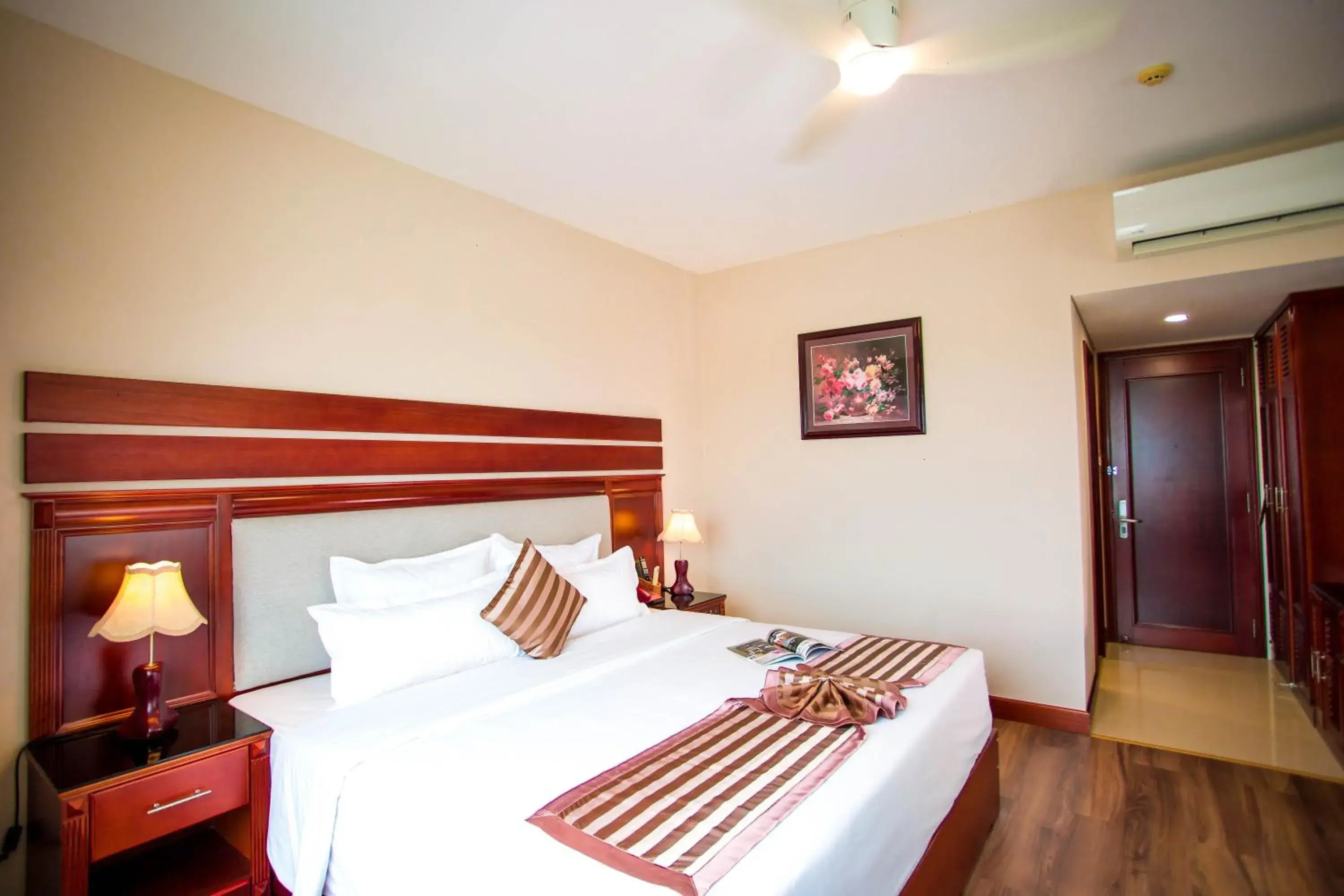 Photo of the whole room, Bed in Minh Toan Athena Hotel Photo of the whole room, Bed in Minh Toan Athena Hotel