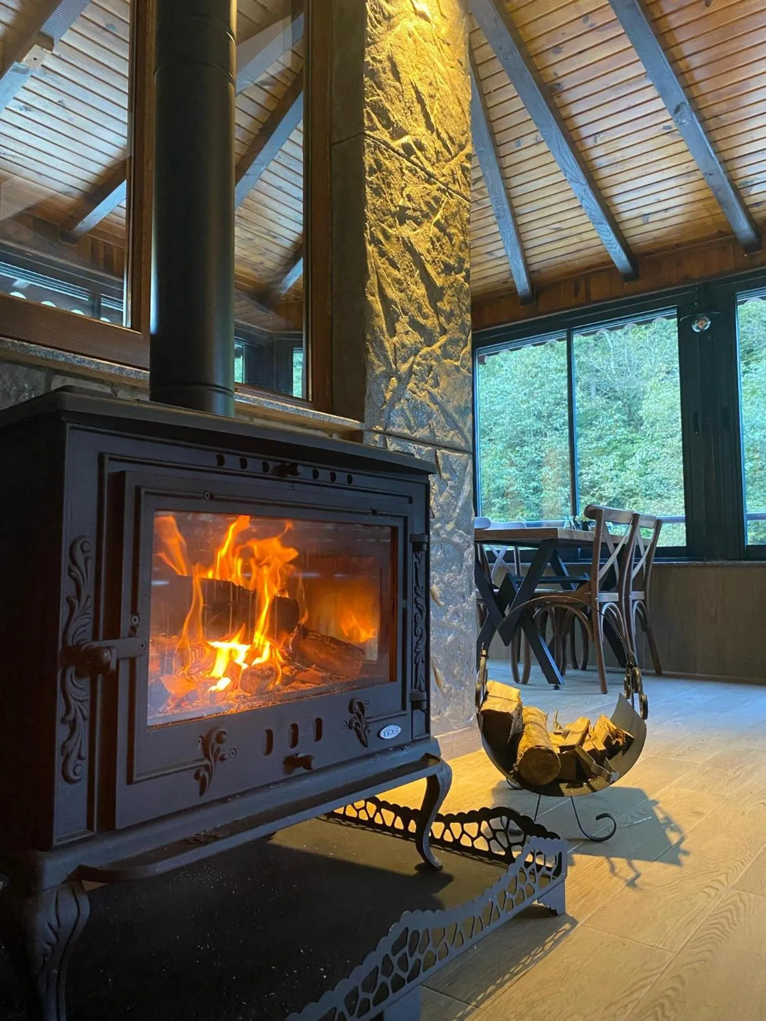 Restaurant/places to eat in Mencuna Konaklari