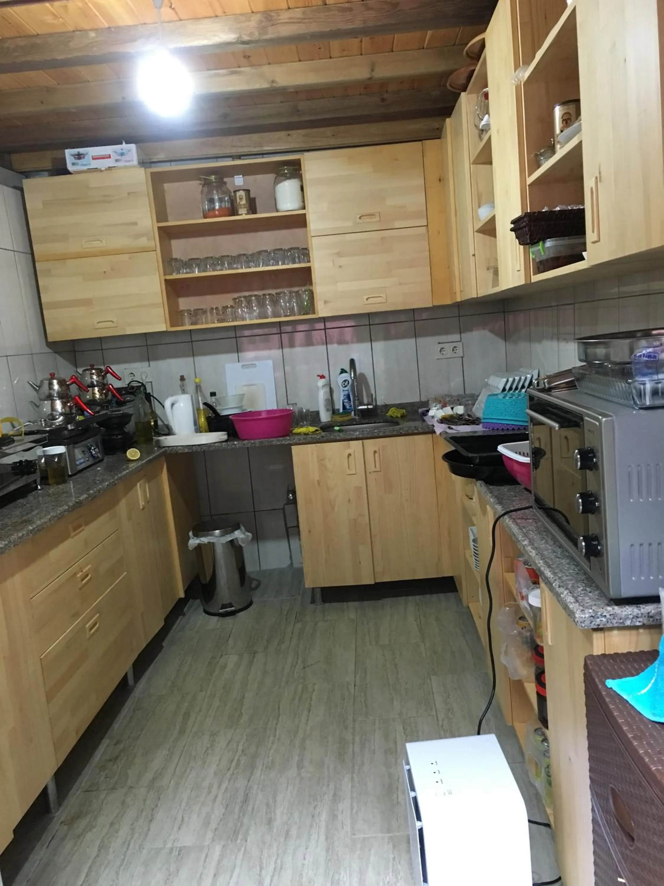 Communal kitchen in Mencuna Konaklari