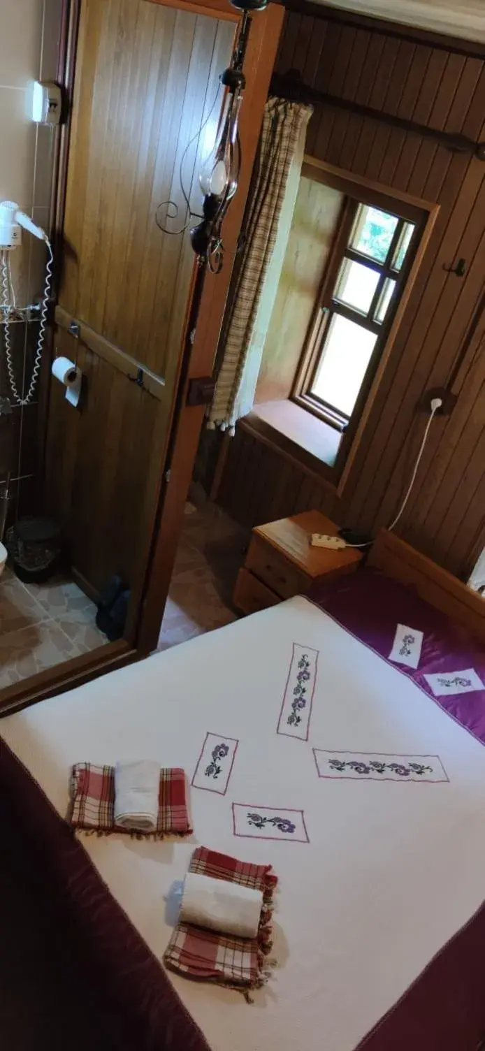 Double Room with Bathroom in Mencuna Konaklari Double Room with Bathroom in Mencuna Konaklari