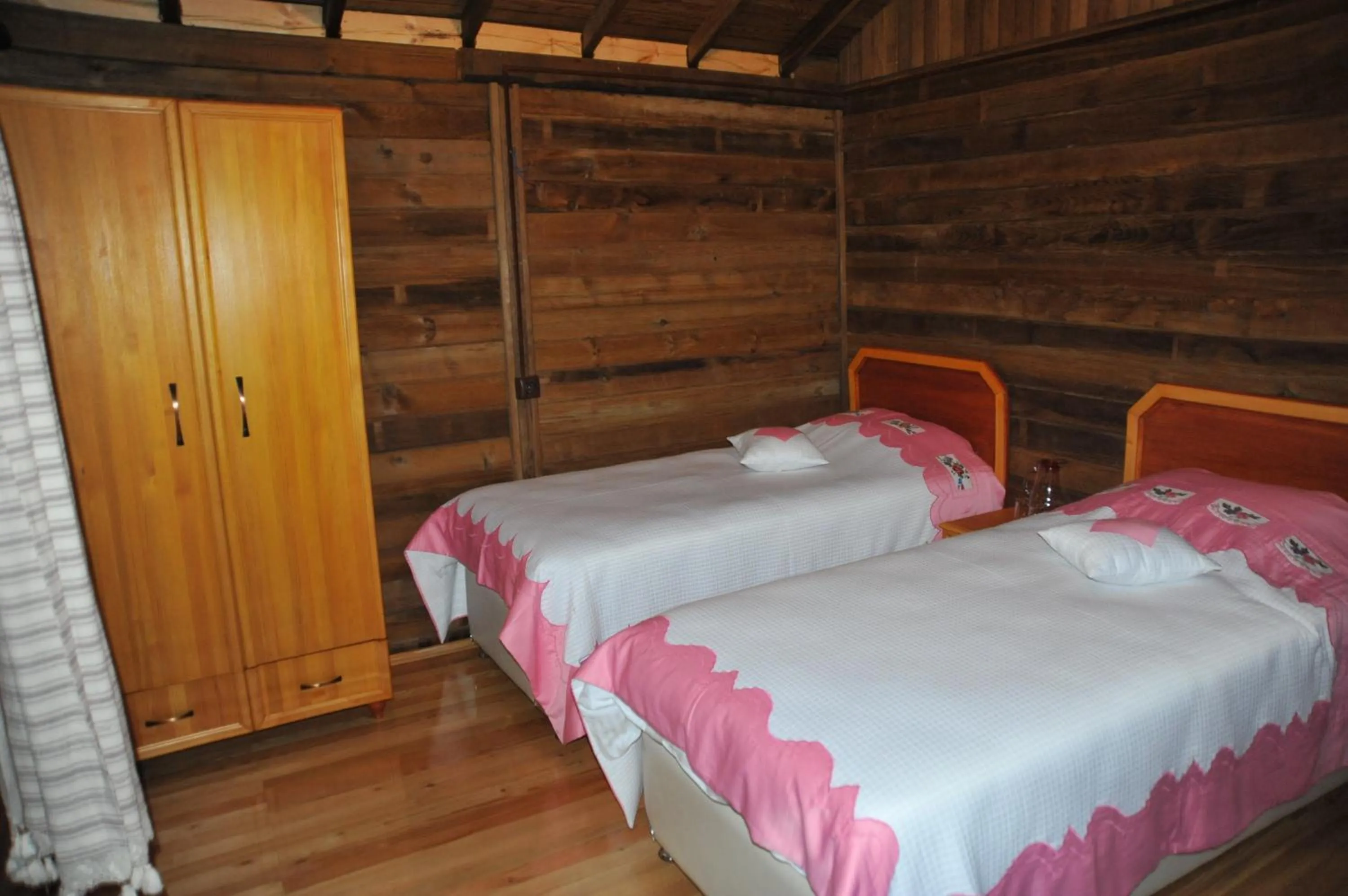 Photo of the whole room, Bed in Mencuna Konaklari