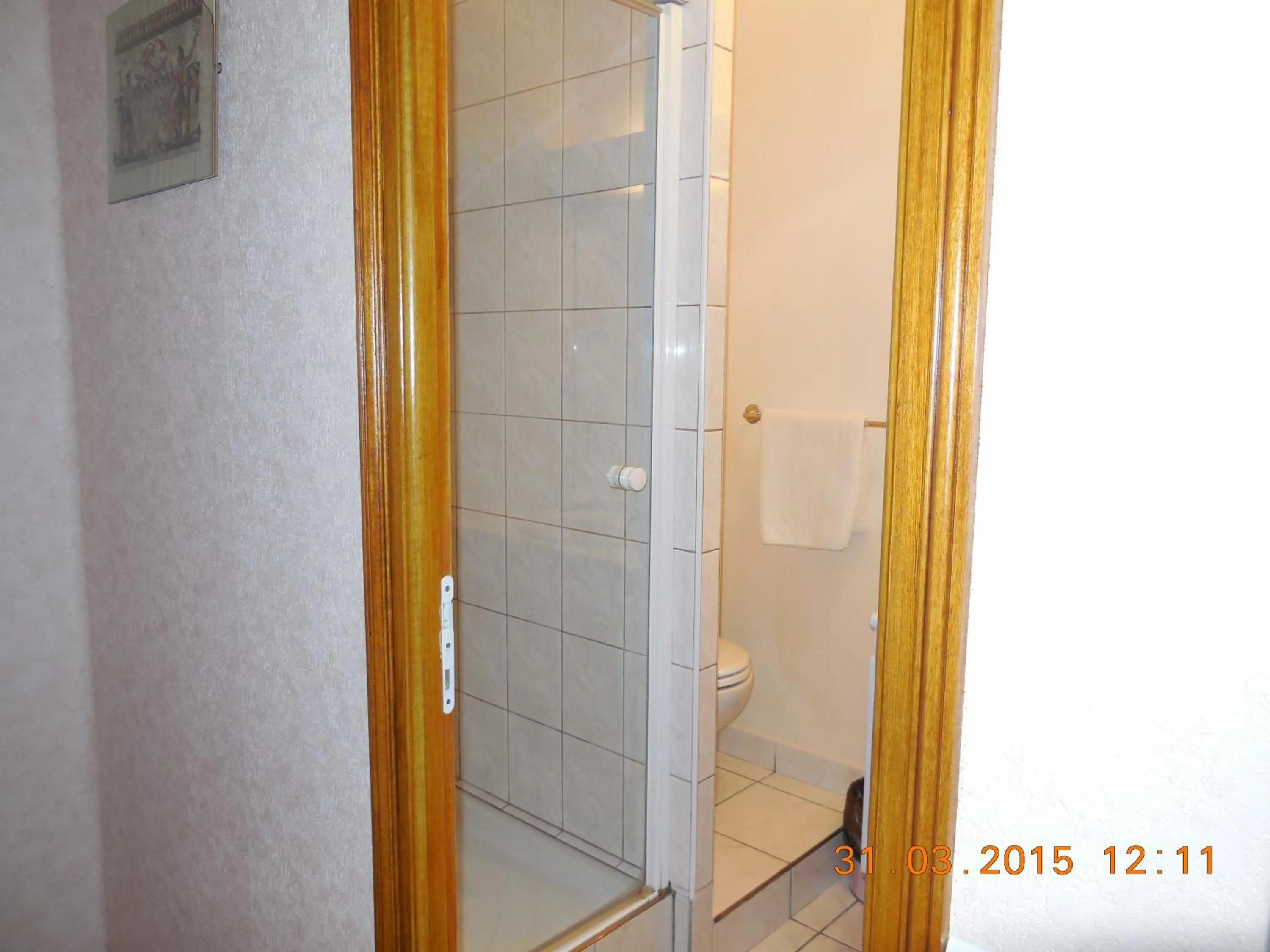 Bathroom in Hôtel le Petit Château proche parc des expositions porte de versailles