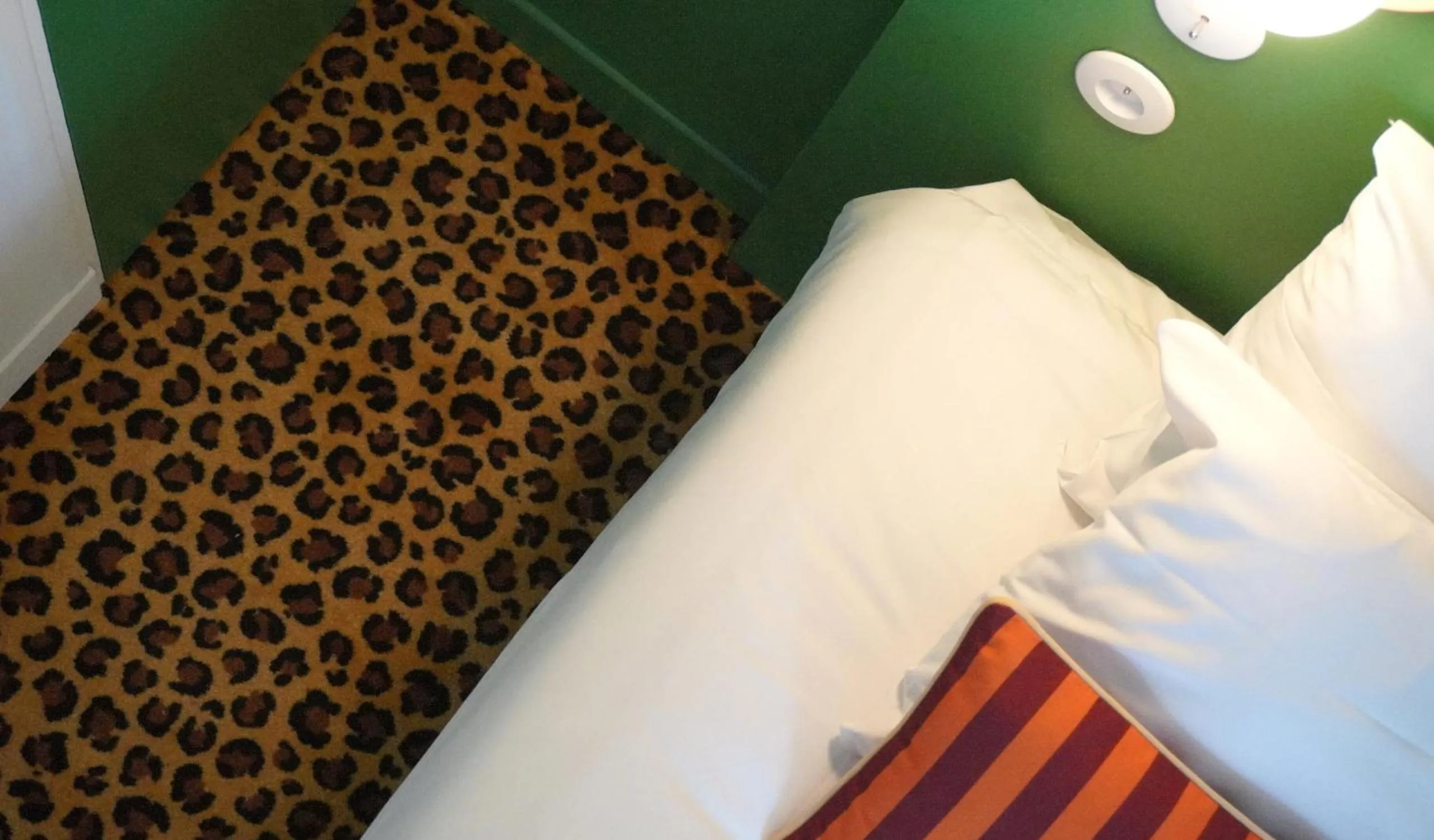 Bed in Hotel Ours Blanc - Victor Hugo