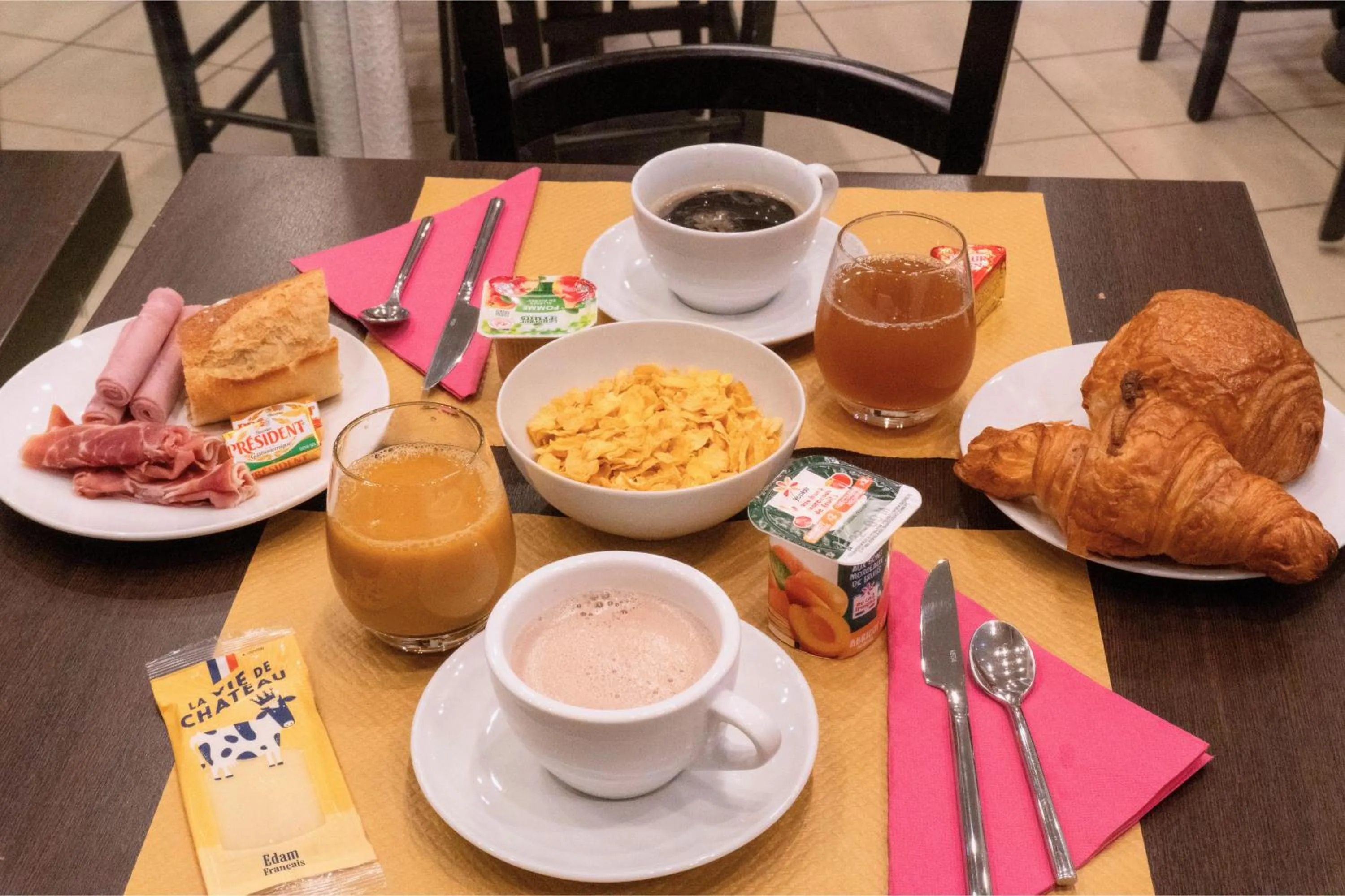 Breakfast in Hotel Ours Blanc - Victor Hugo