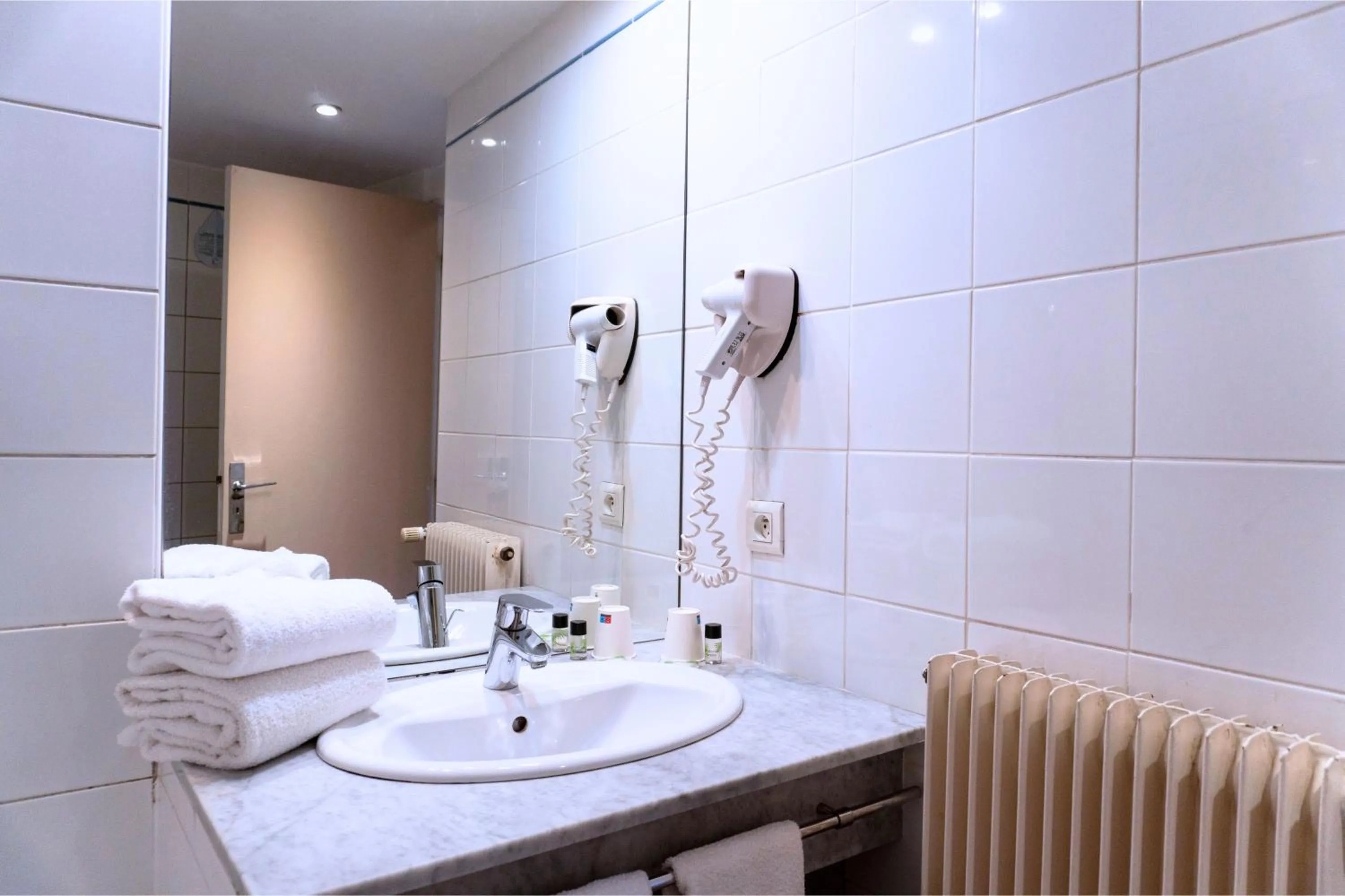 Bathroom in Hotel Ours Blanc - Victor Hugo