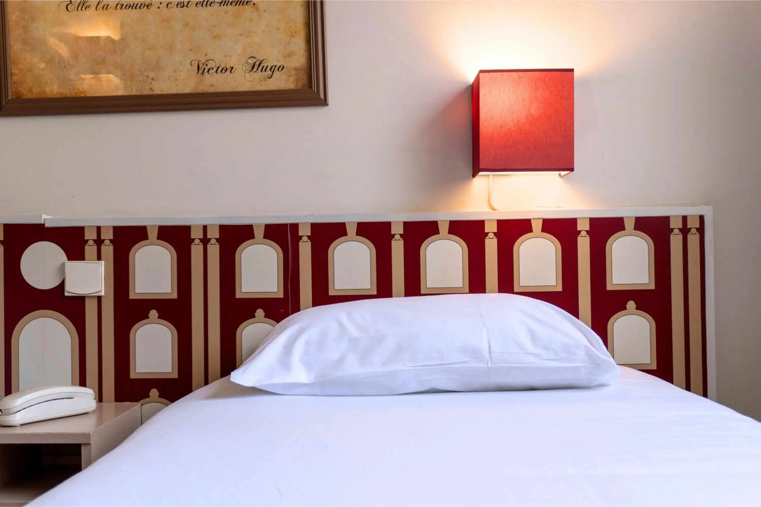 Bed in Hotel Ours Blanc - Victor Hugo Bed in Hotel Ours Blanc - Victor Hugo