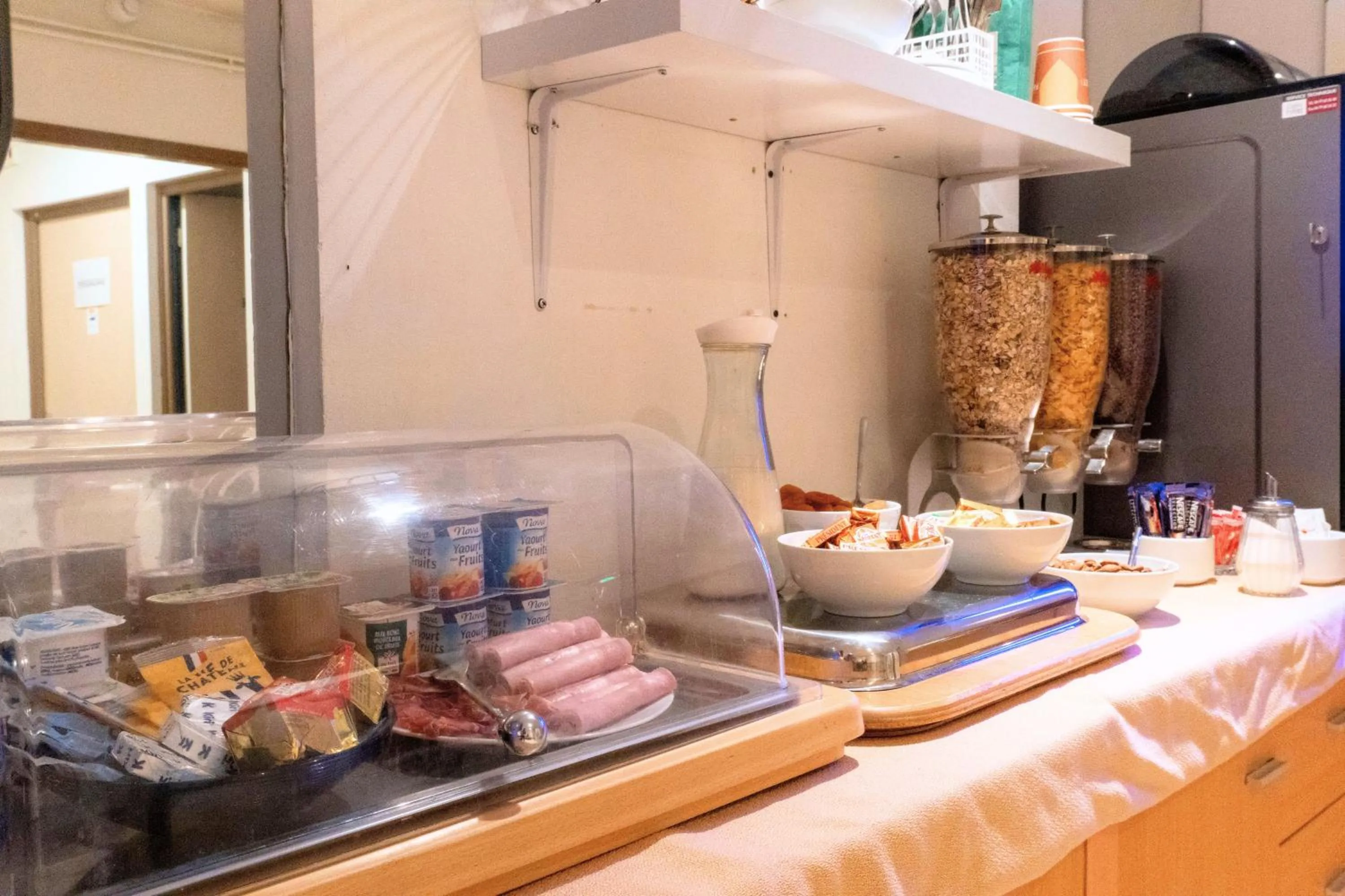 Breakfast in Hotel Ours Blanc - Victor Hugo