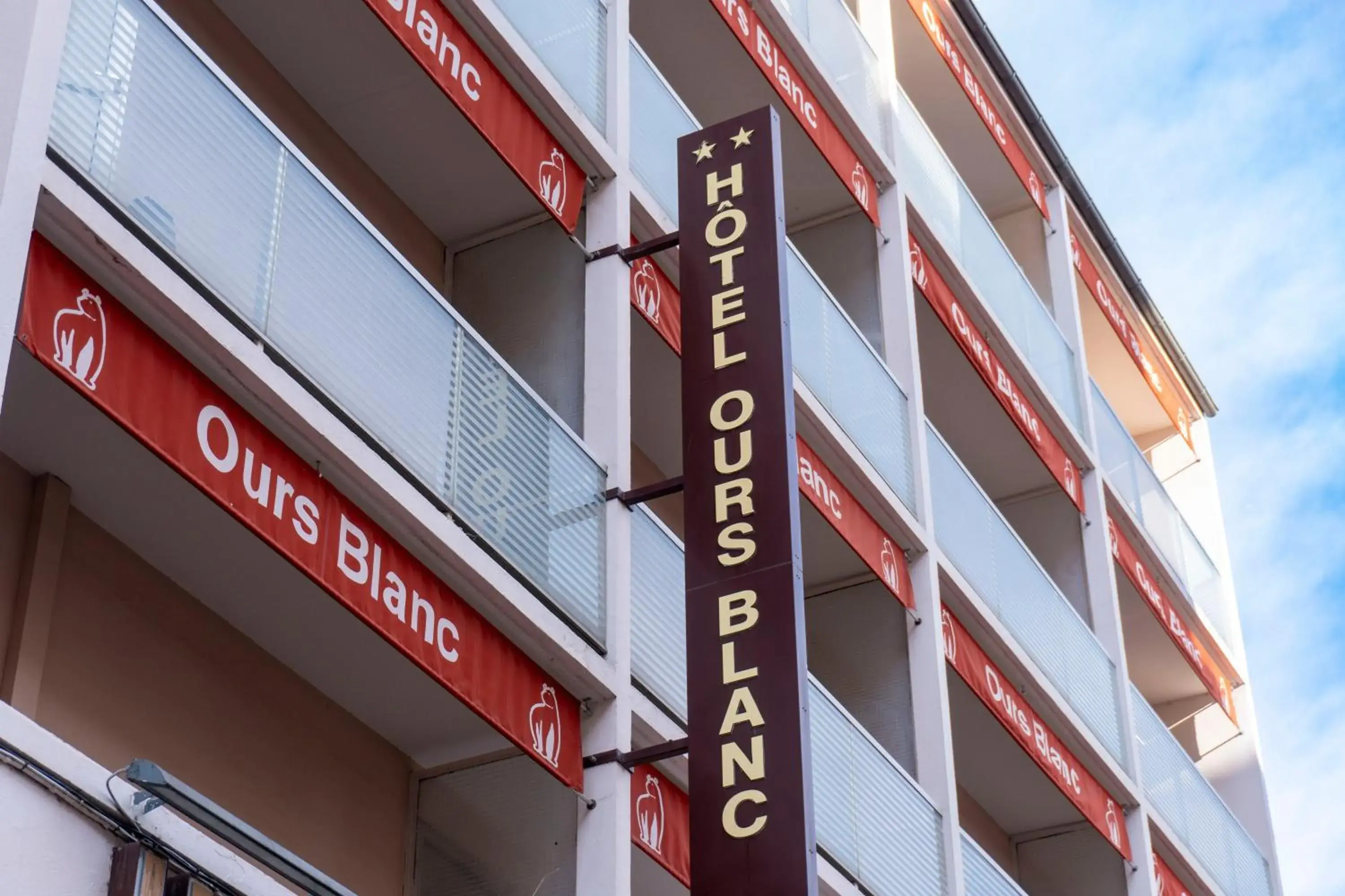 Property building in Hotel Ours Blanc - Victor Hugo Property building in Hotel Ours Blanc - Victor Hugo