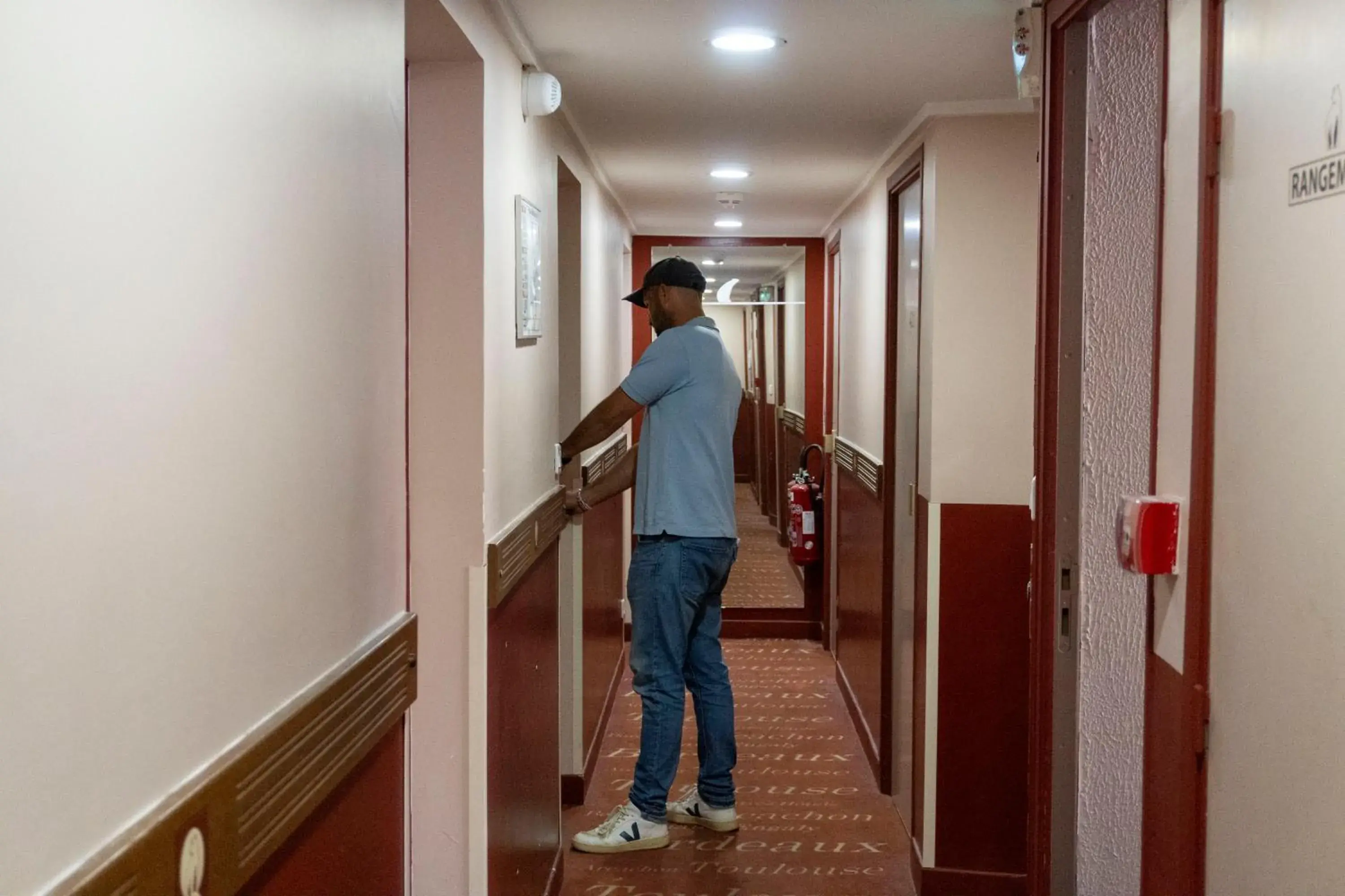 Property building in Hotel Ours Blanc - Victor Hugo Property building in Hotel Ours Blanc - Victor Hugo