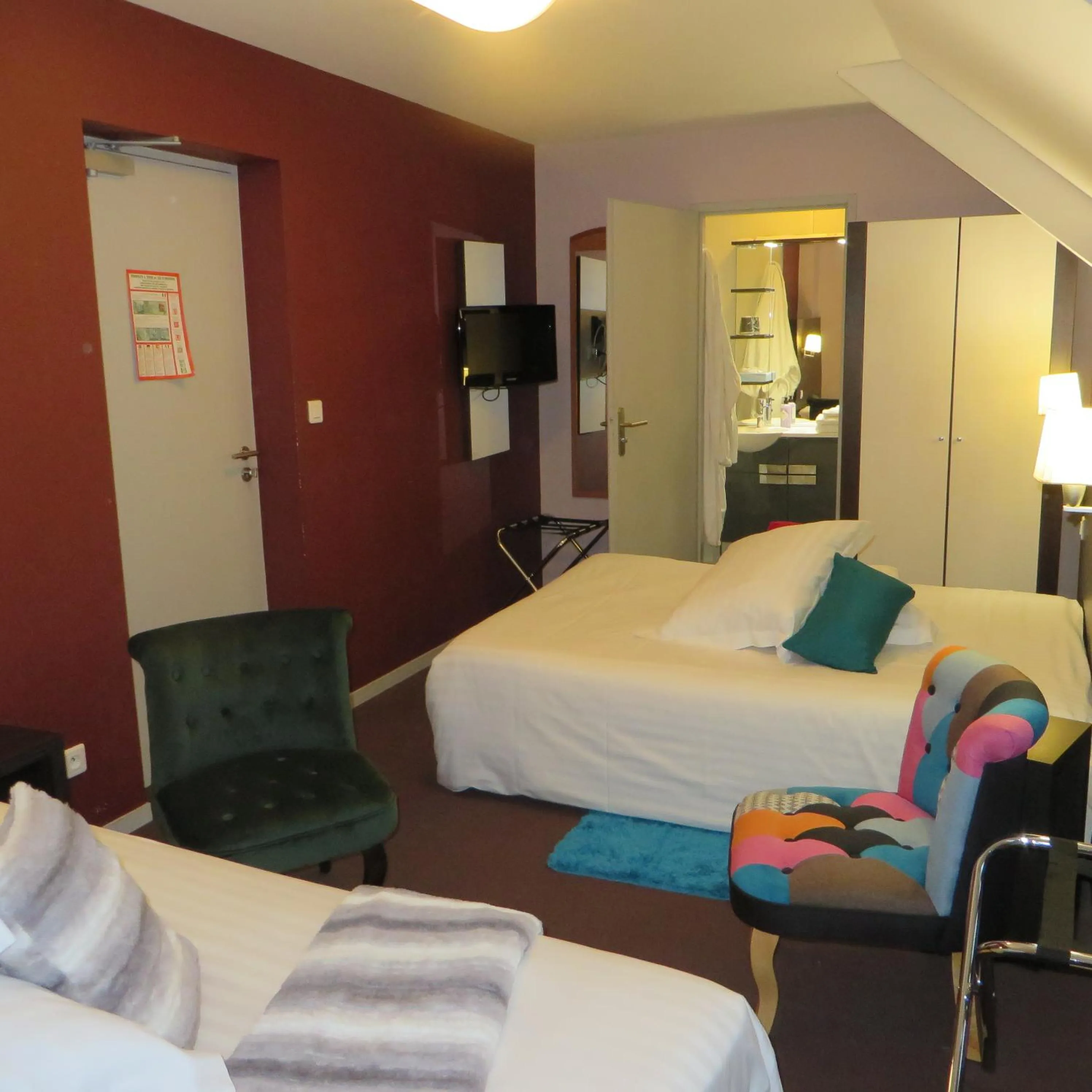 Photo of the whole room, Bed in Hotel Régina