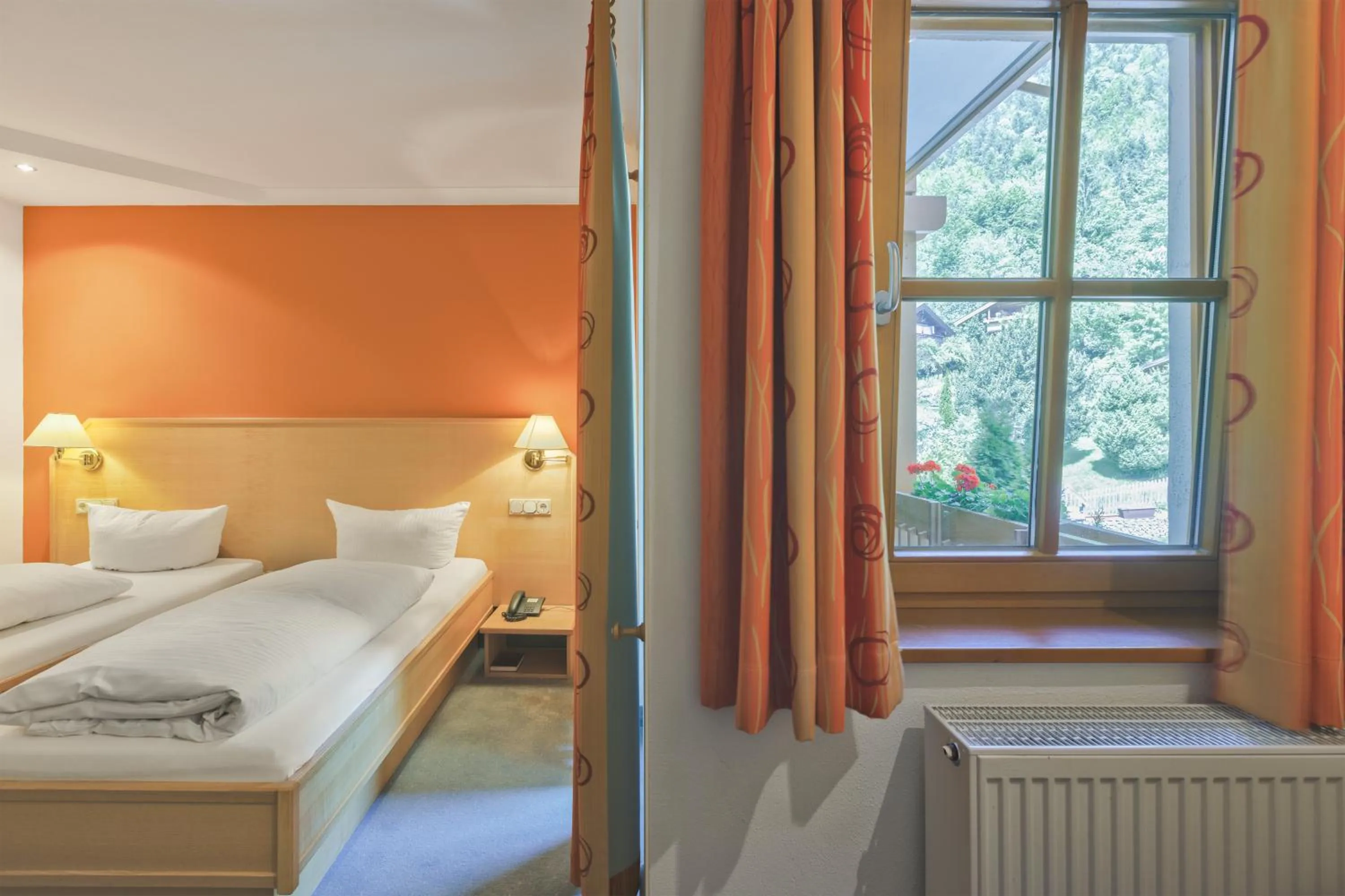 Bedroom, Bed in Alphotel Ettal