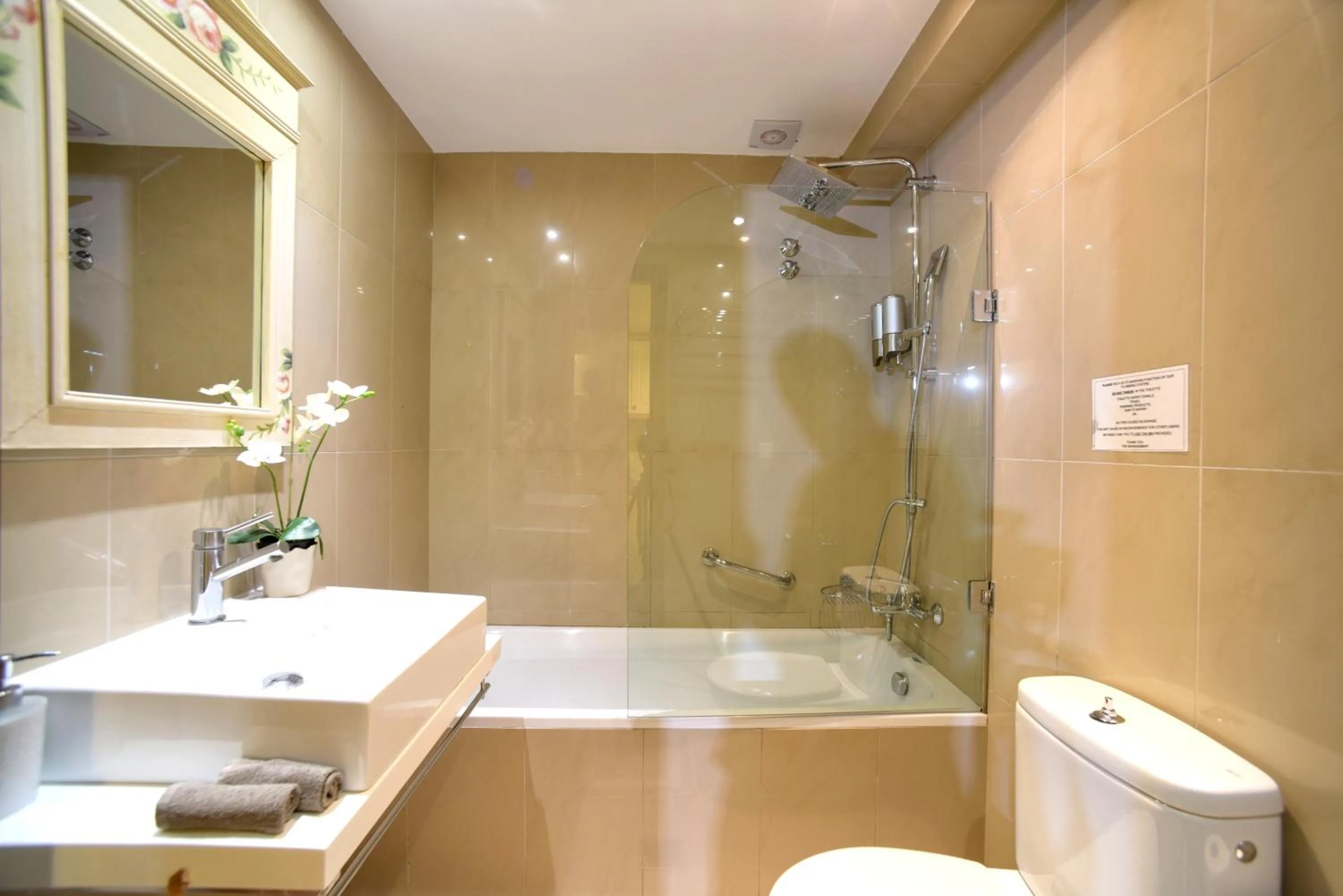 Bathroom in Isabella Country House