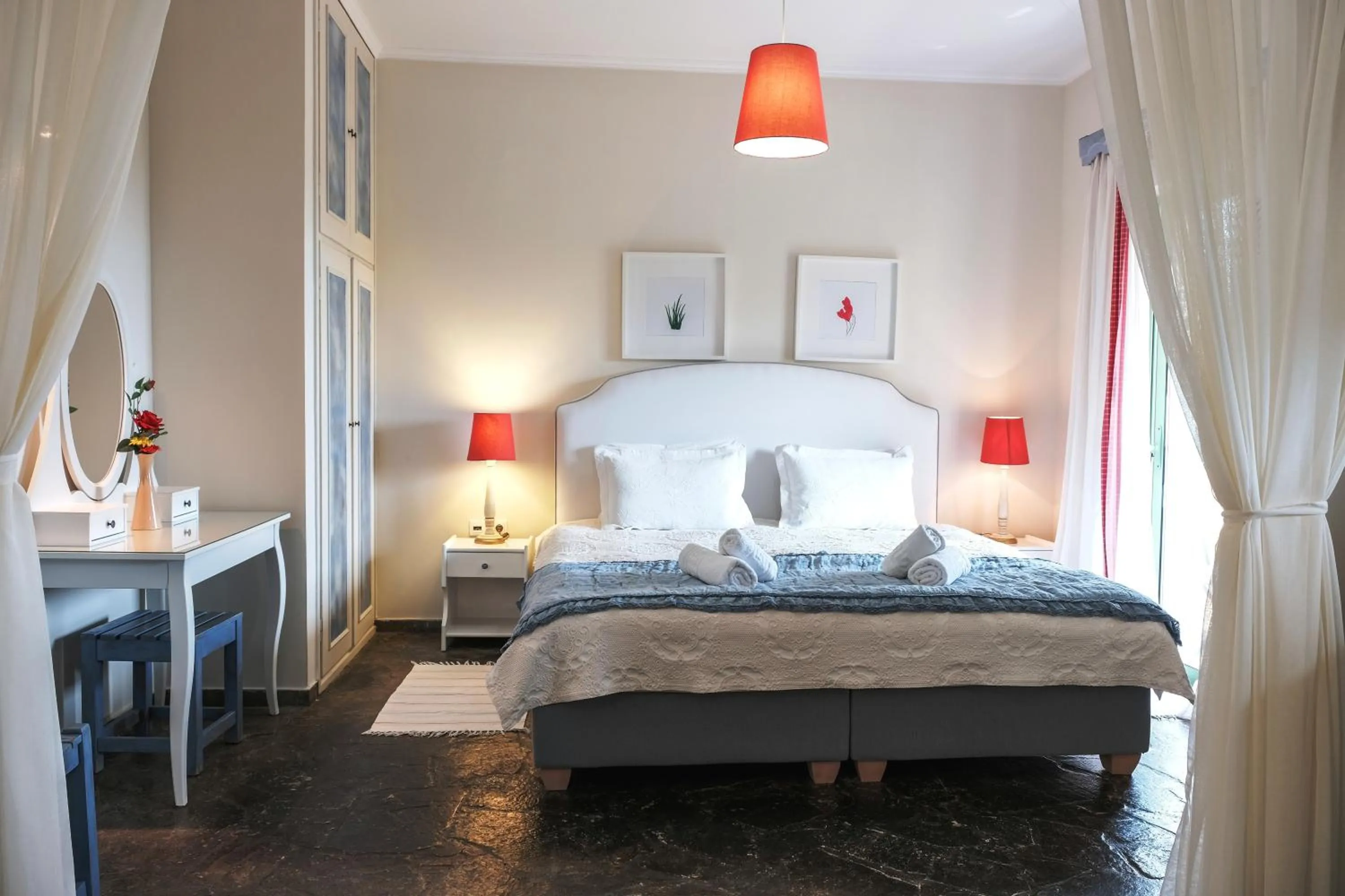 Bedroom, Bed in Isabella Country House