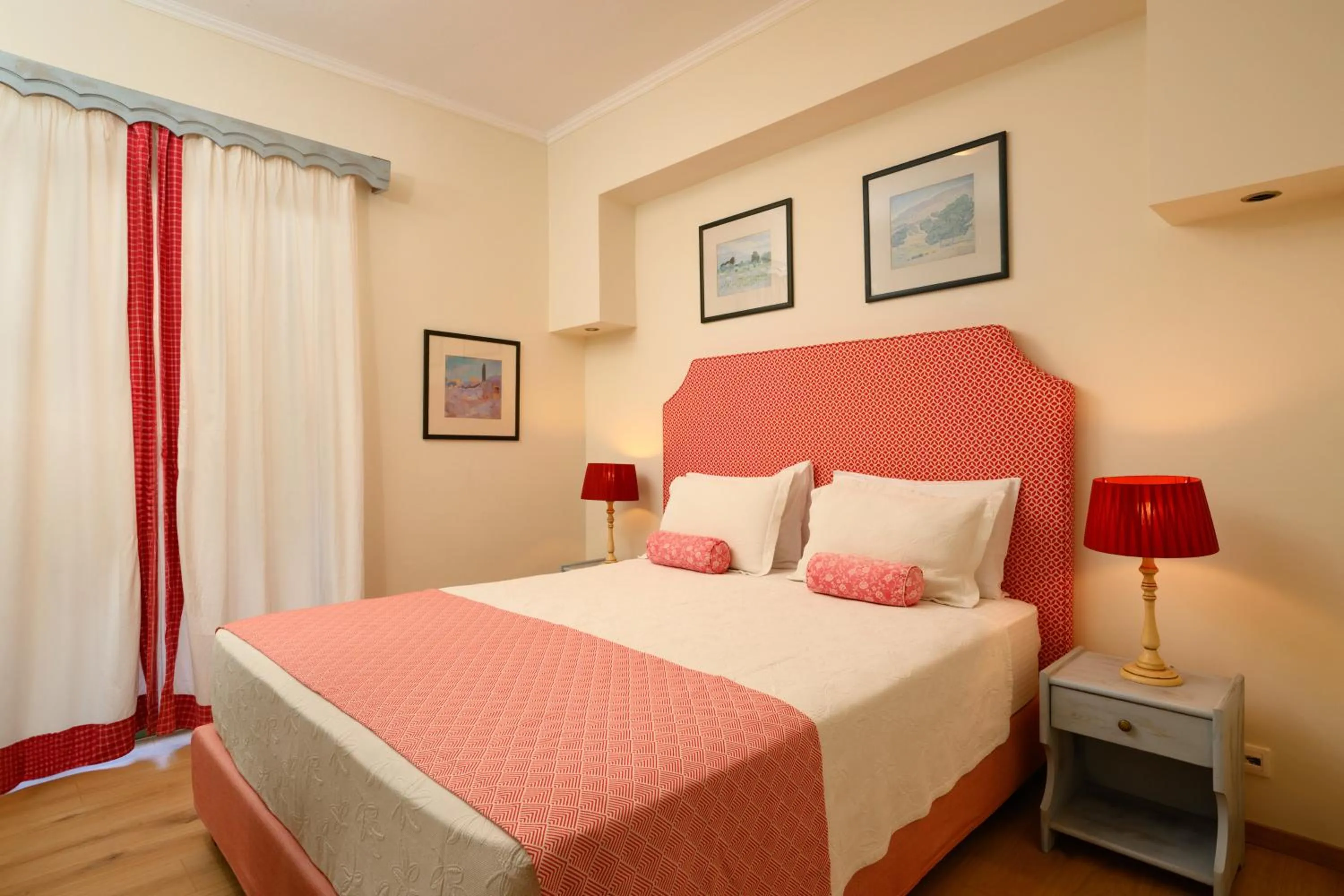 Bedroom, Bed in Isabella Country House