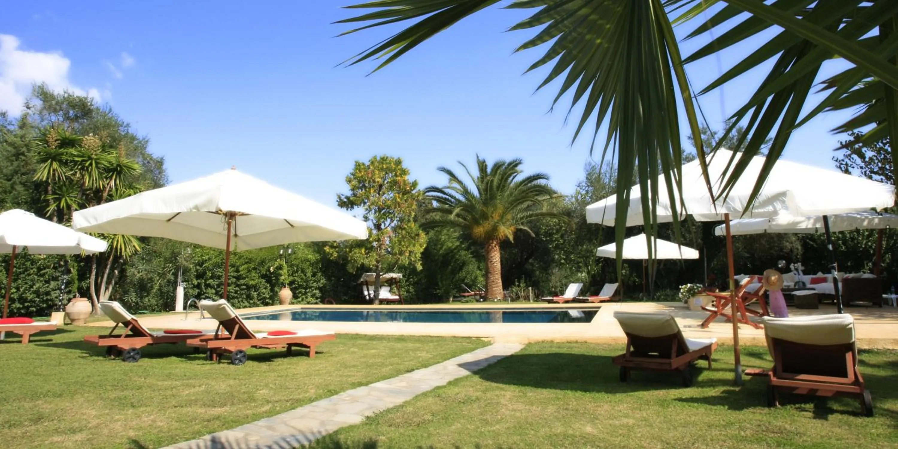 Swimming pool in Isabella Country House