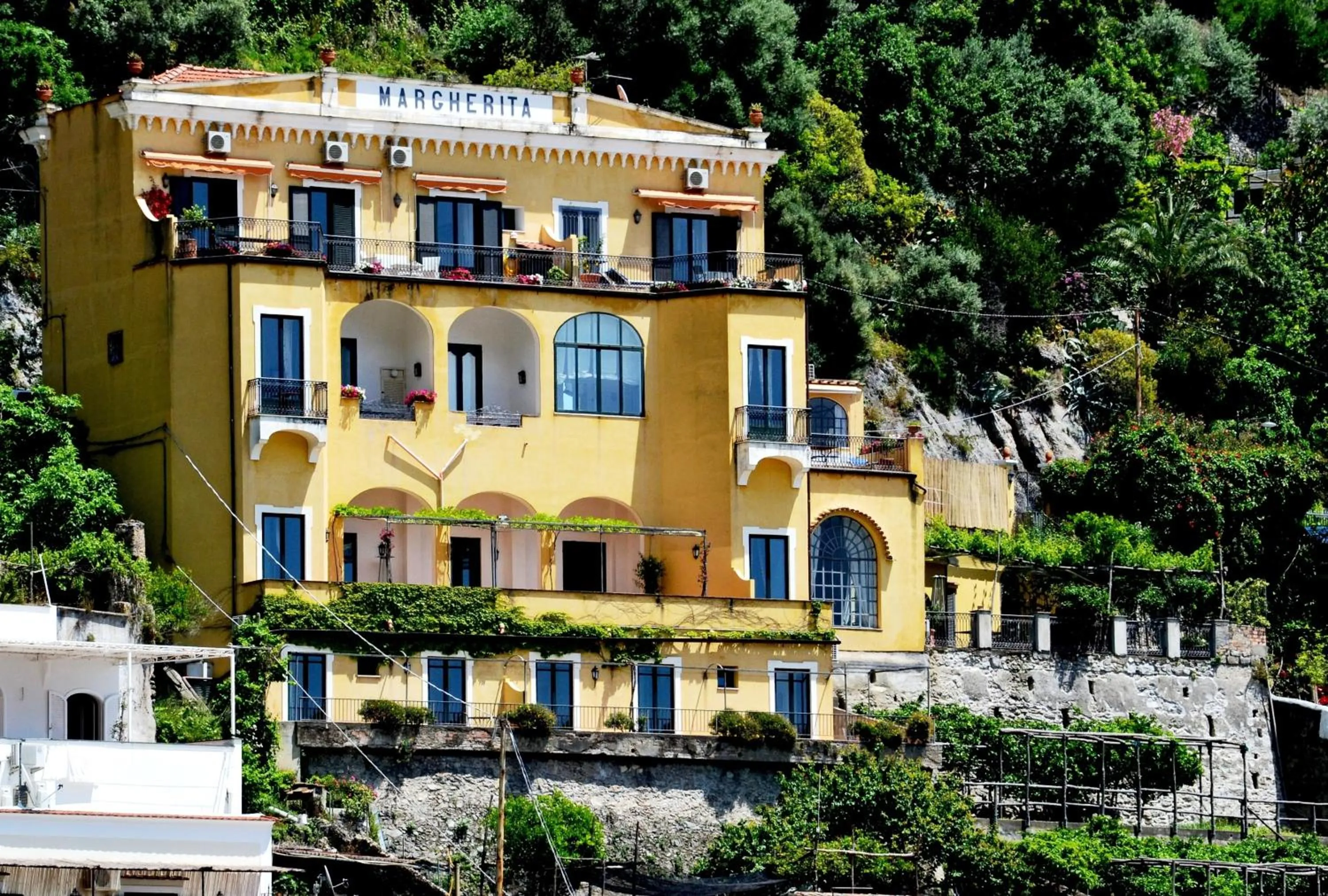 Facade/entrance in Palazzo Margherita