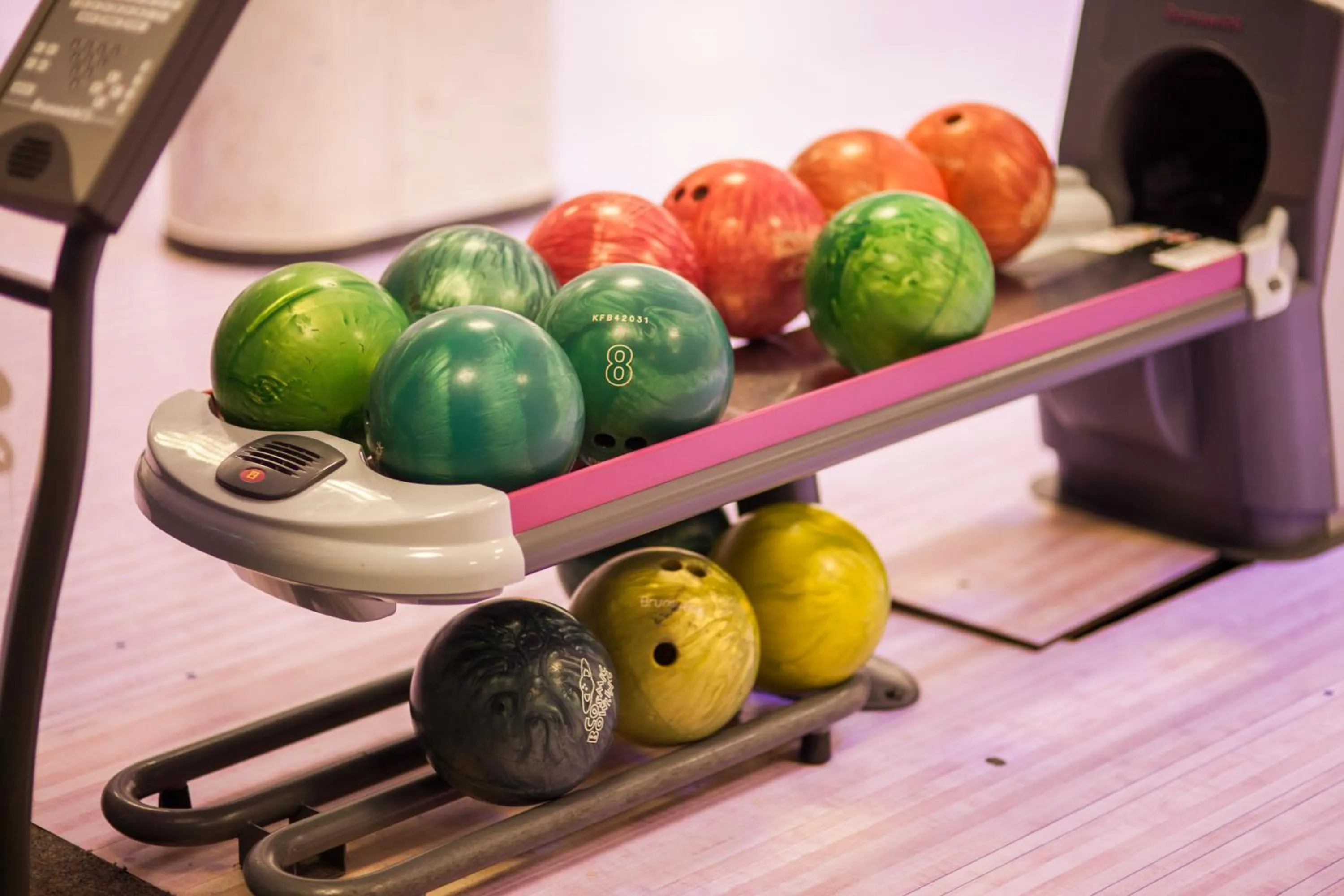 Bowling in Hotel Eminent