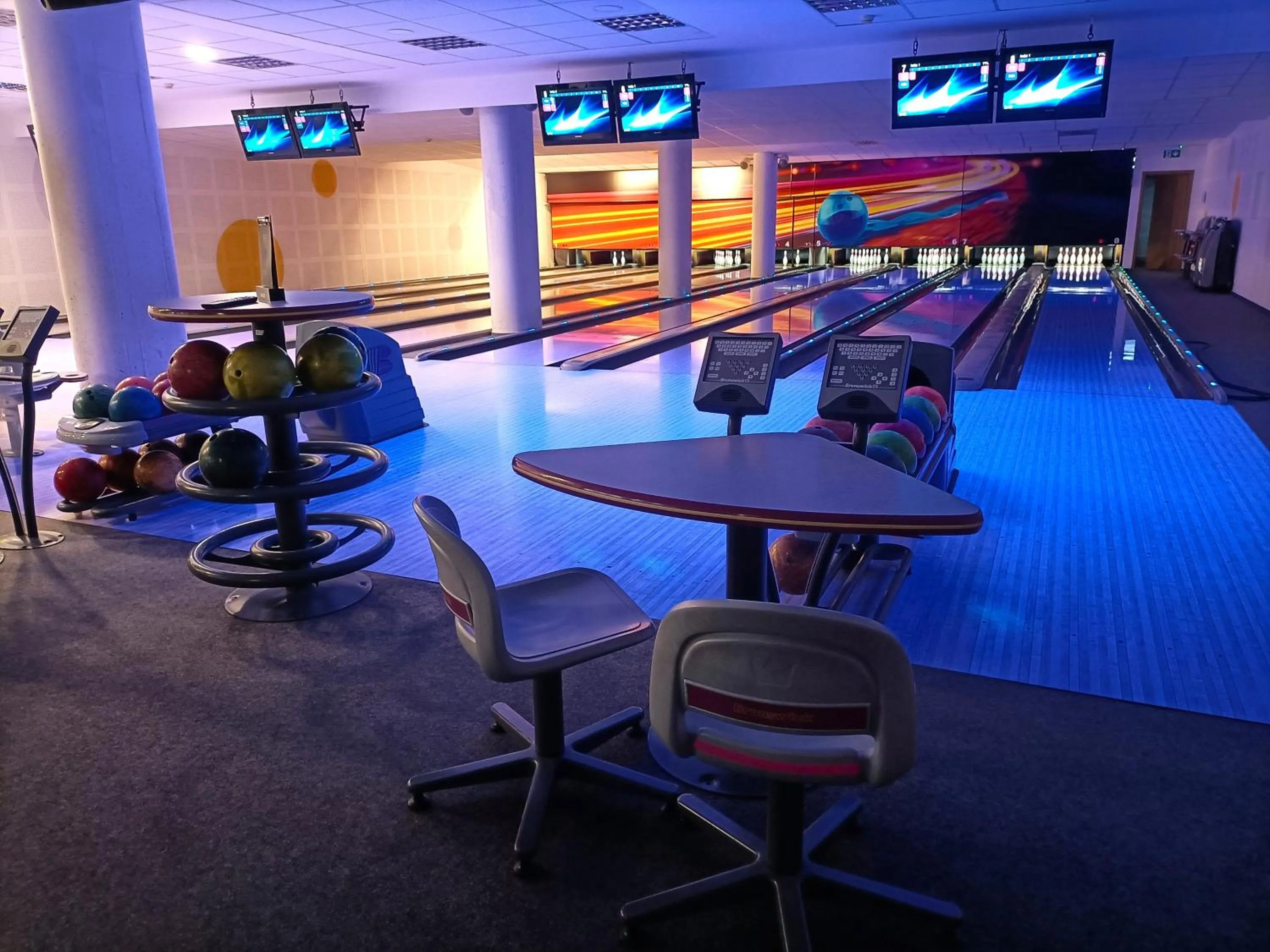 Bowling in Hotel Eminent