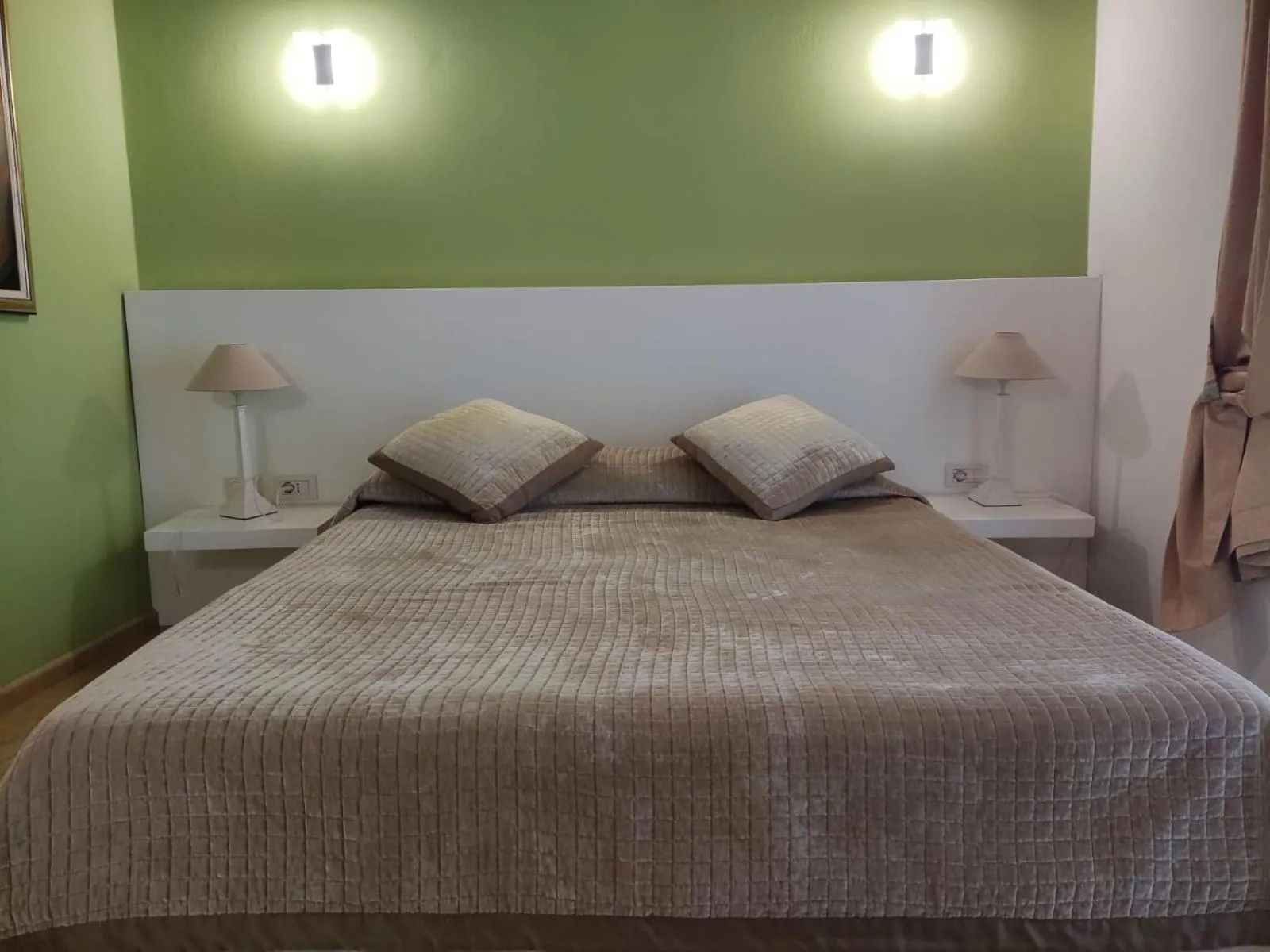 Bed in Hotel & Restaurant White City