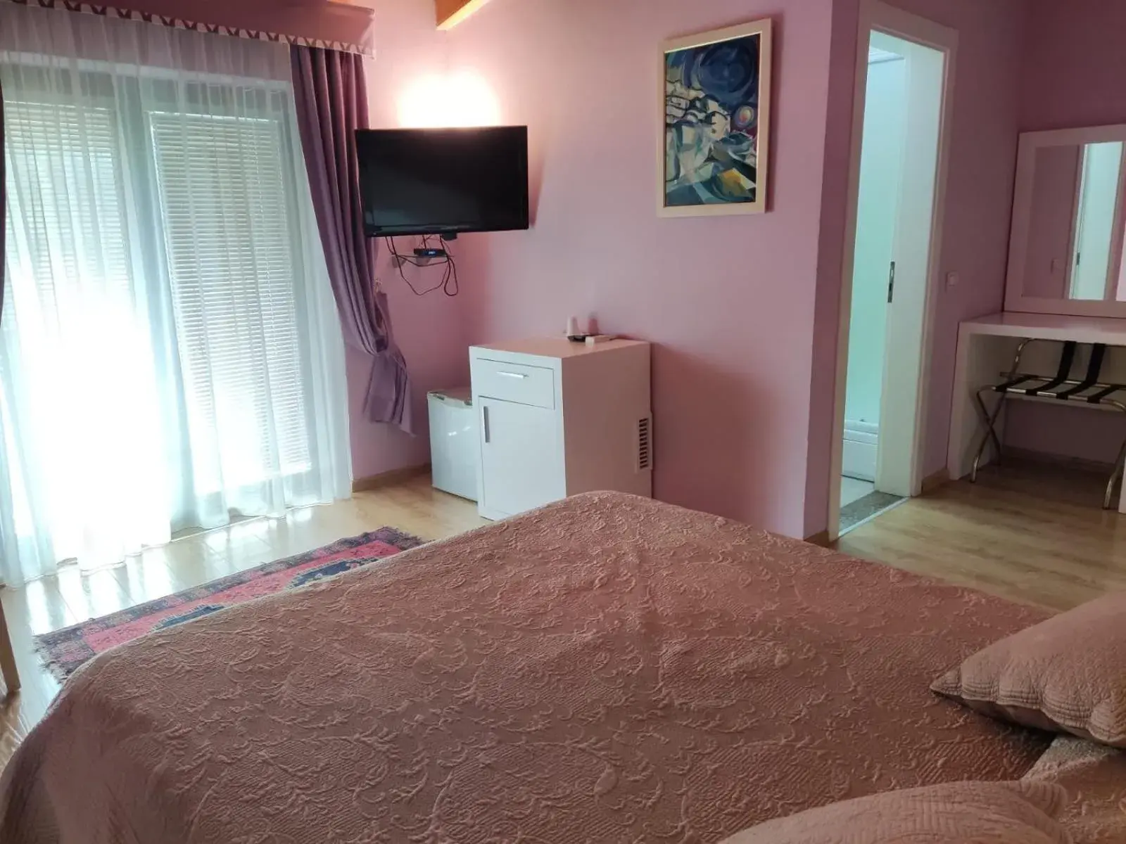 Comfort Single Room with Balcony in Hotel & Restaurant White City Comfort Single Room with Balcony in Hotel & Restaurant White City