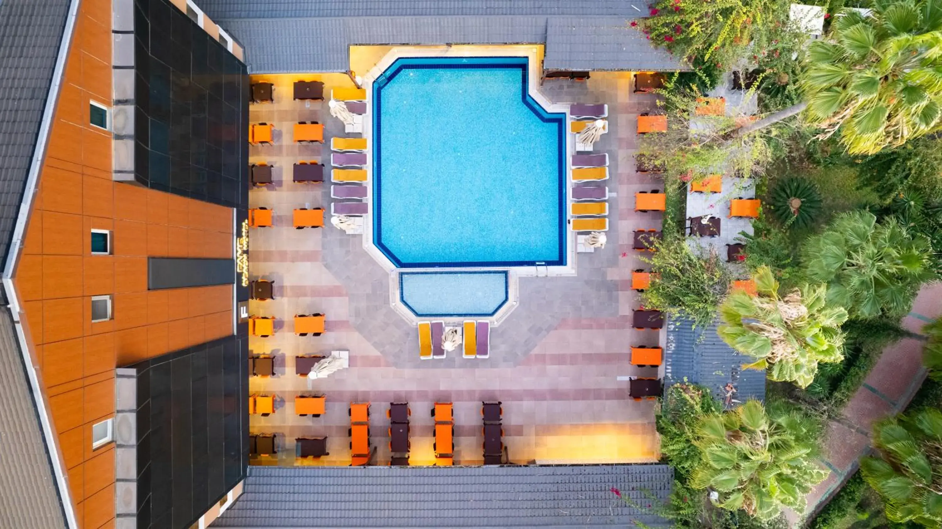 Swimming pool in Fame Beach Hotel Swimming pool in Fame Beach Hotel