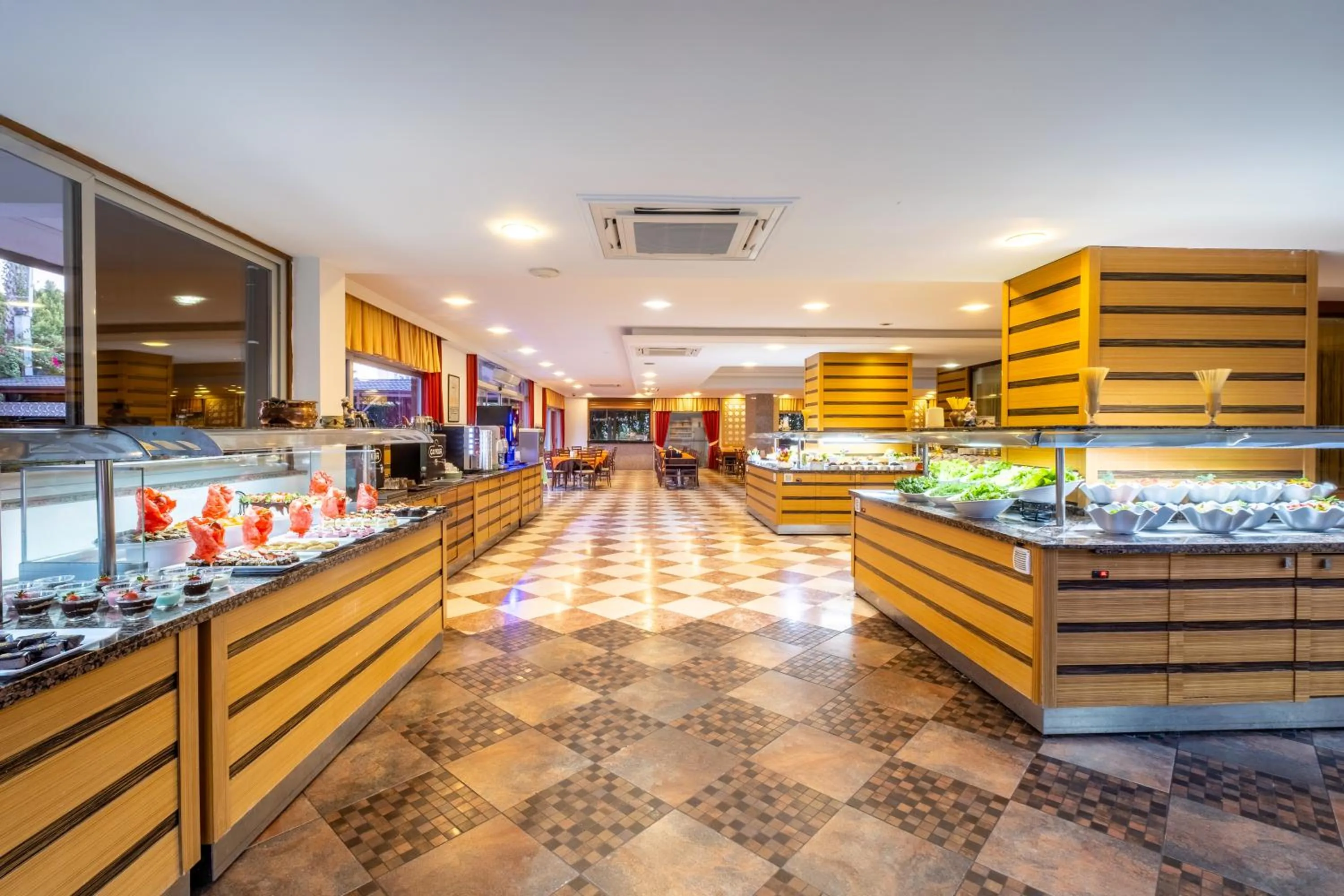 Restaurant/places to eat in Fame Beach Hotel