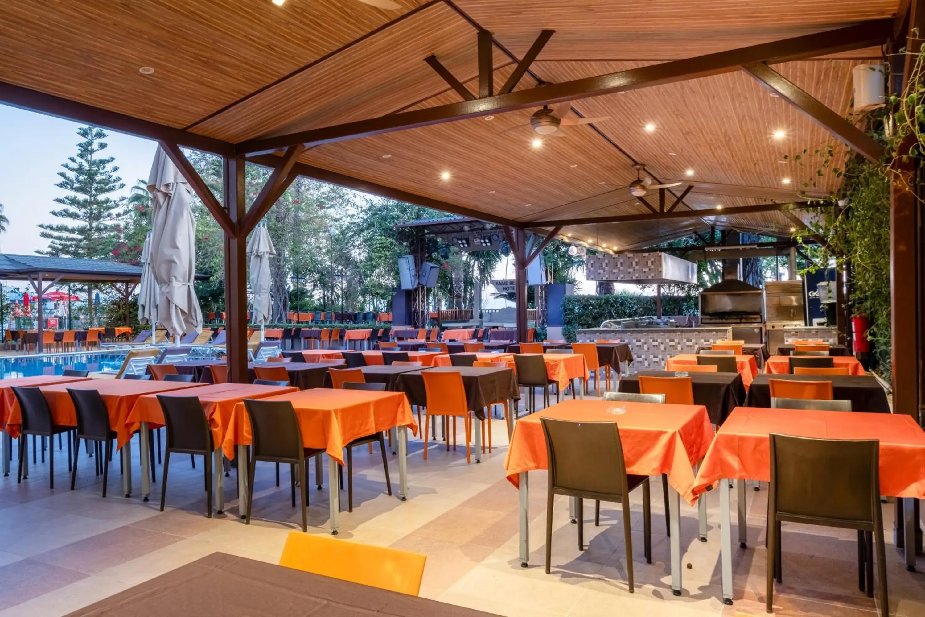 Restaurant/places to eat in Fame Beach Hotel Restaurant/places to eat in Fame Beach Hotel