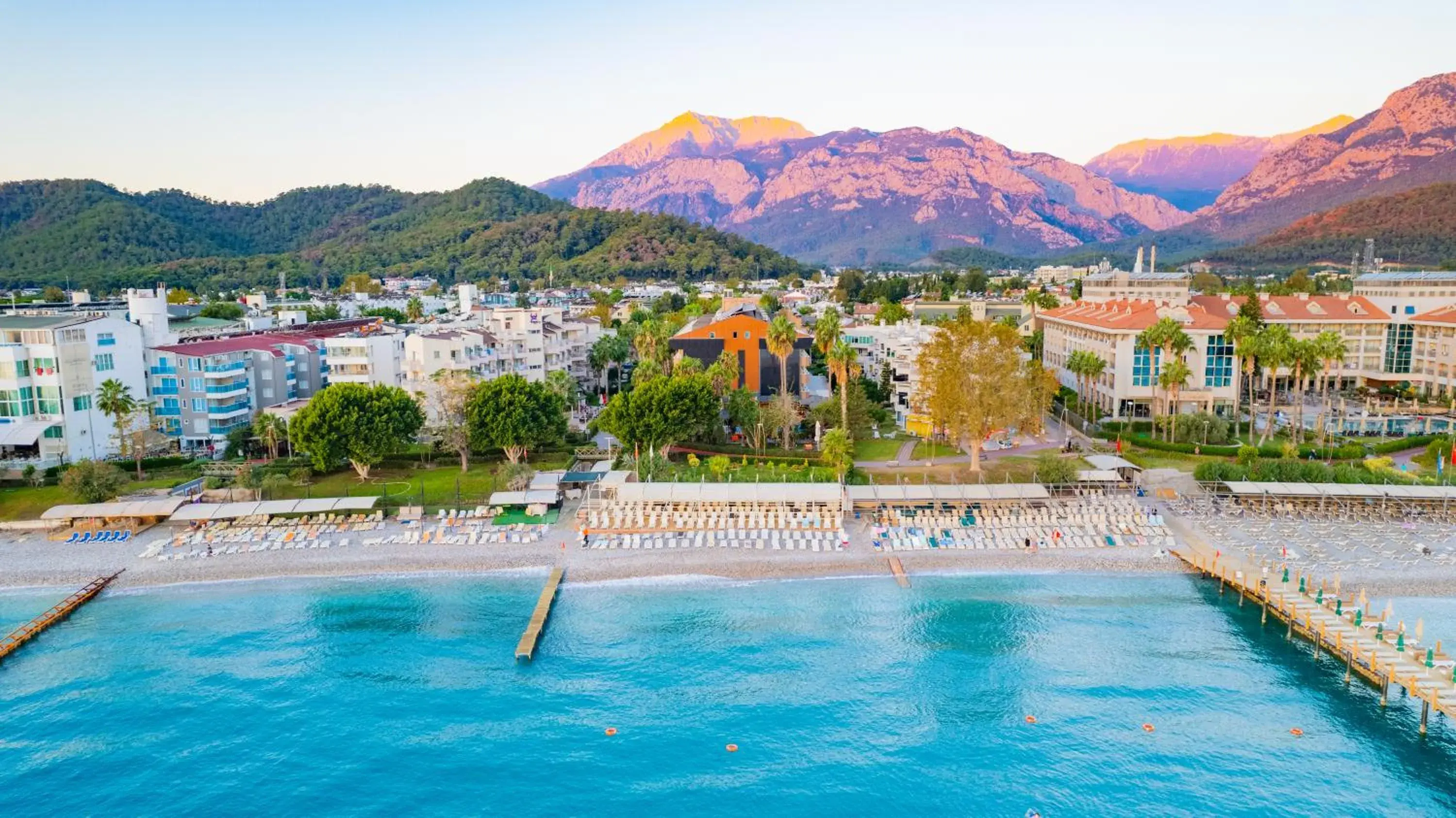 Property building in Fame Beach Hotel Property building in Fame Beach Hotel