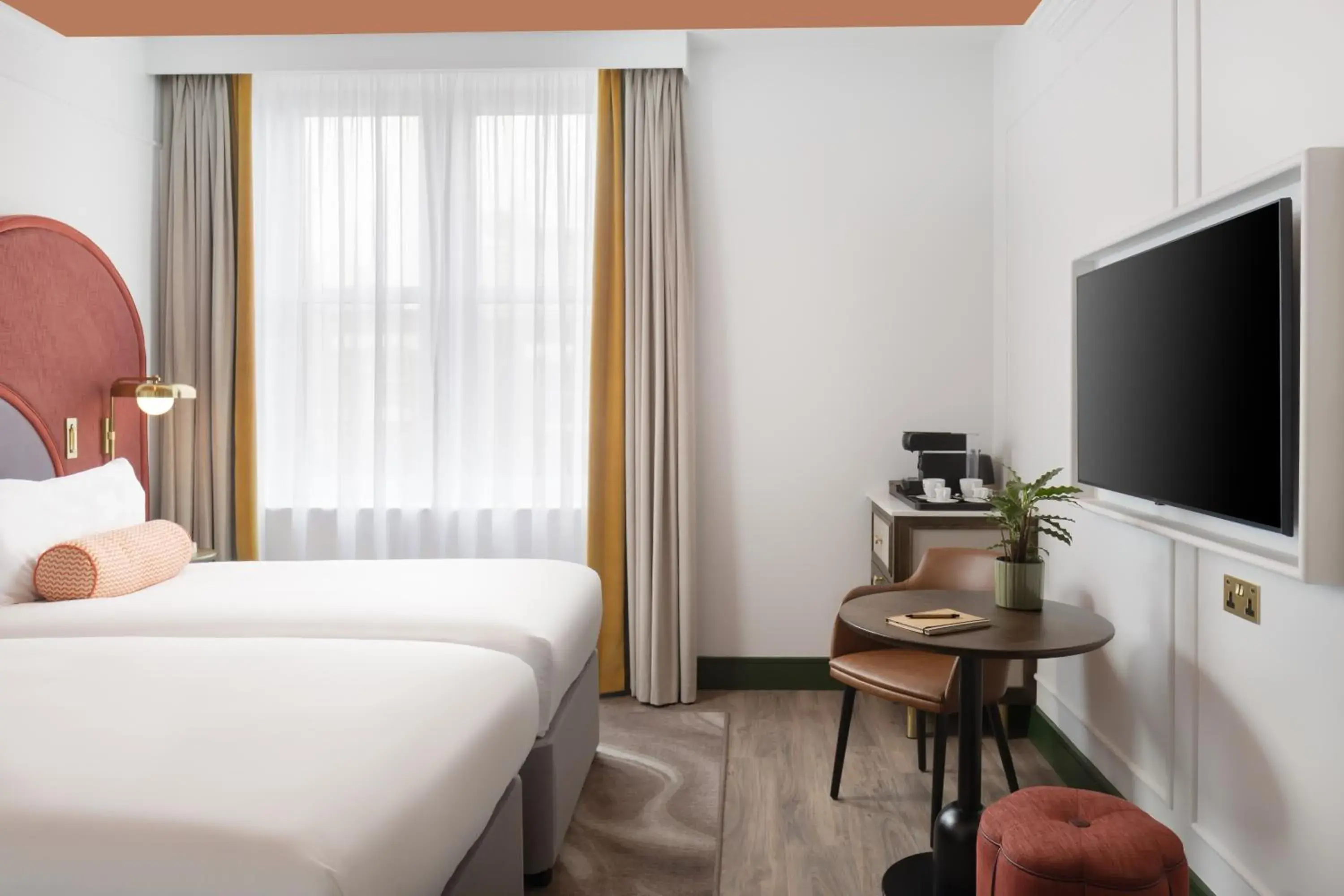 TV and multimedia, Bed in The Welbeck Hotel by IHG TV and multimedia, Bed in The Welbeck Hotel by IHG