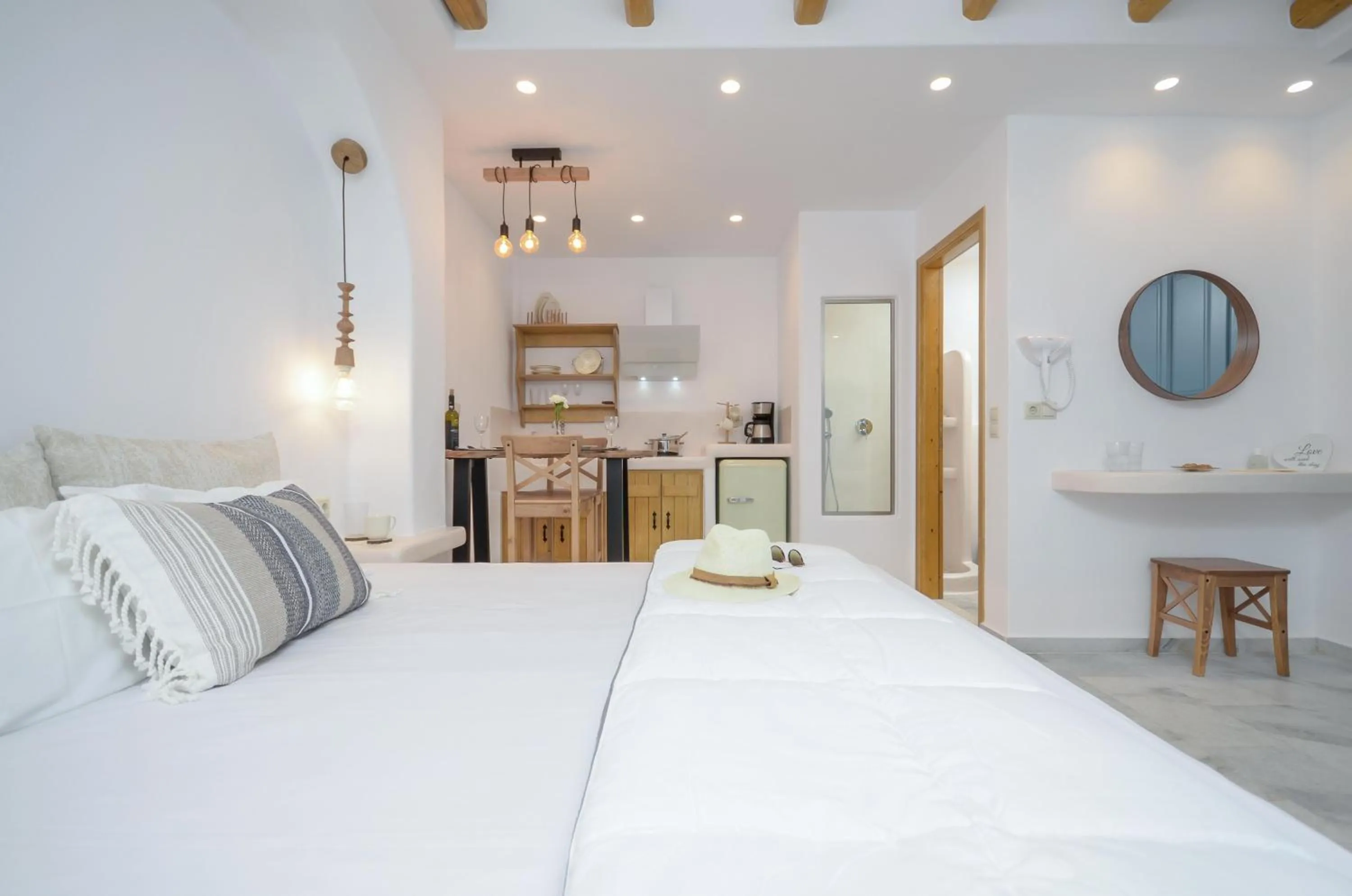 Coffee/tea facilities, Bed in Asterias Studios