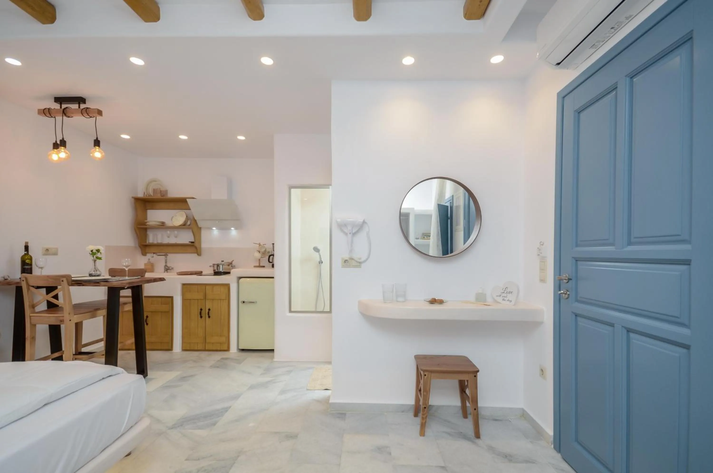 Coffee/tea facilities, Bed in Asterias Studios