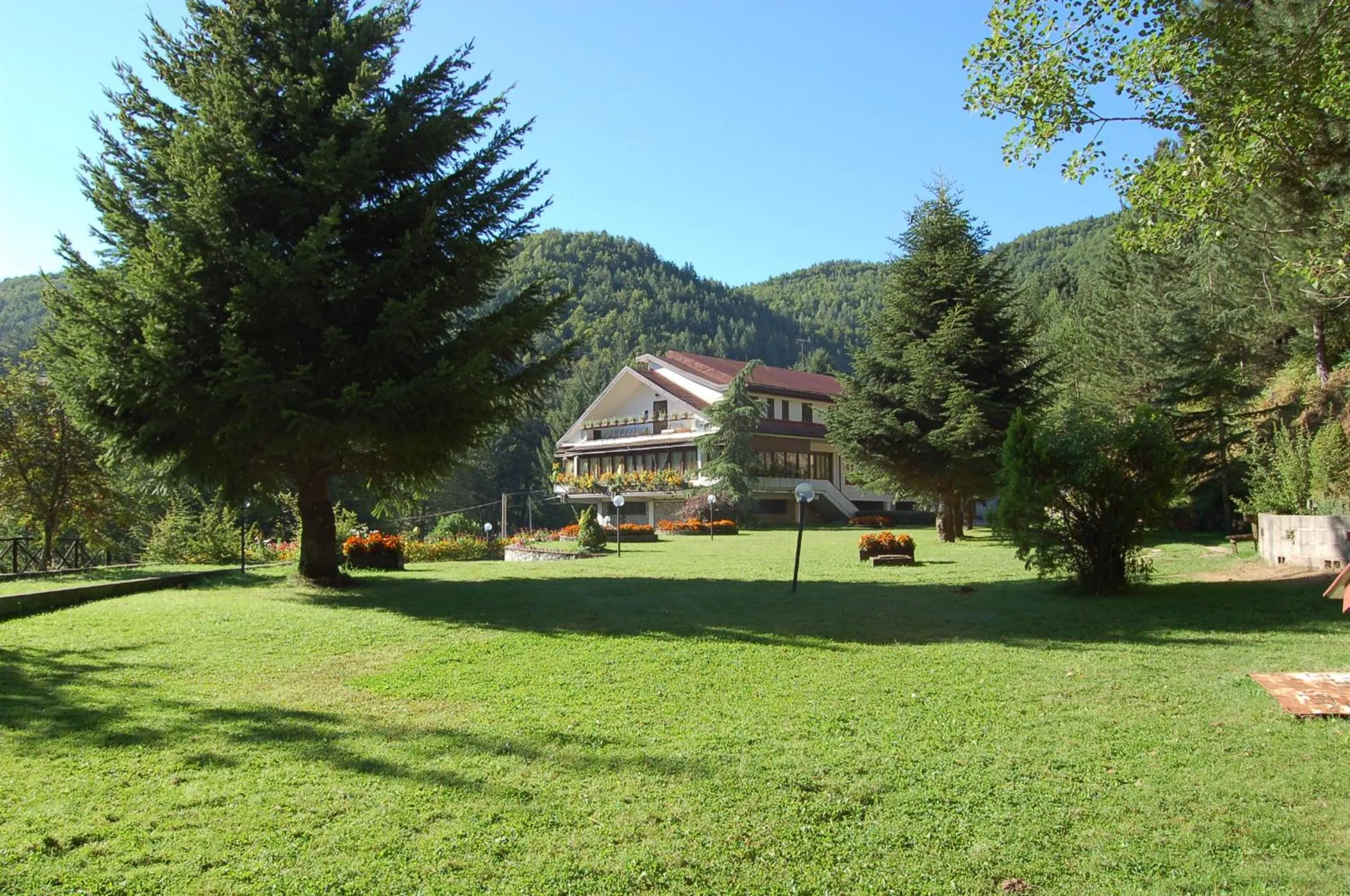 Property building in hotel lo sciatore