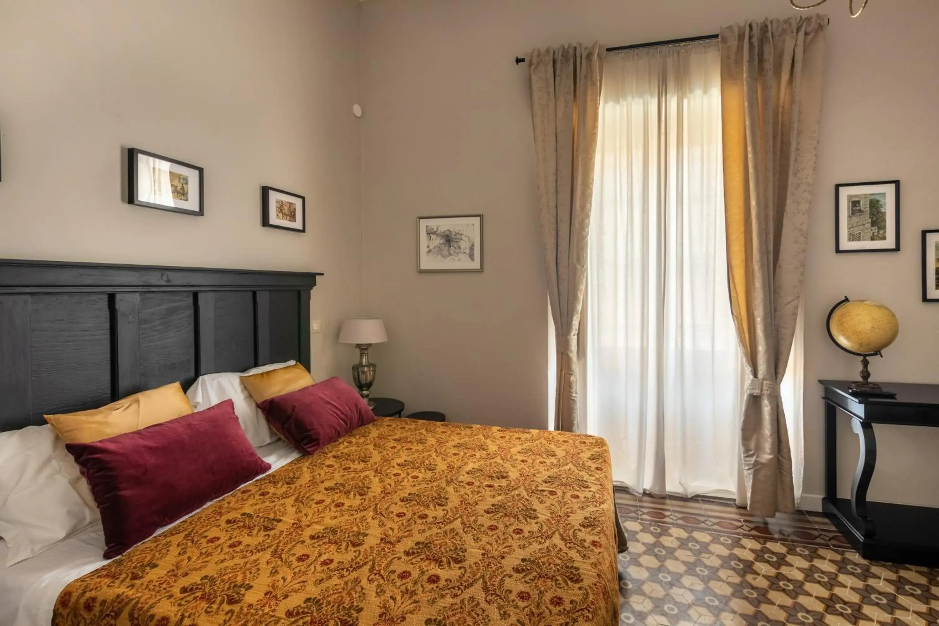 Double Room with Private Bathroom in Donna Maddalena Double Room with Private Bathroom in Donna Maddalena