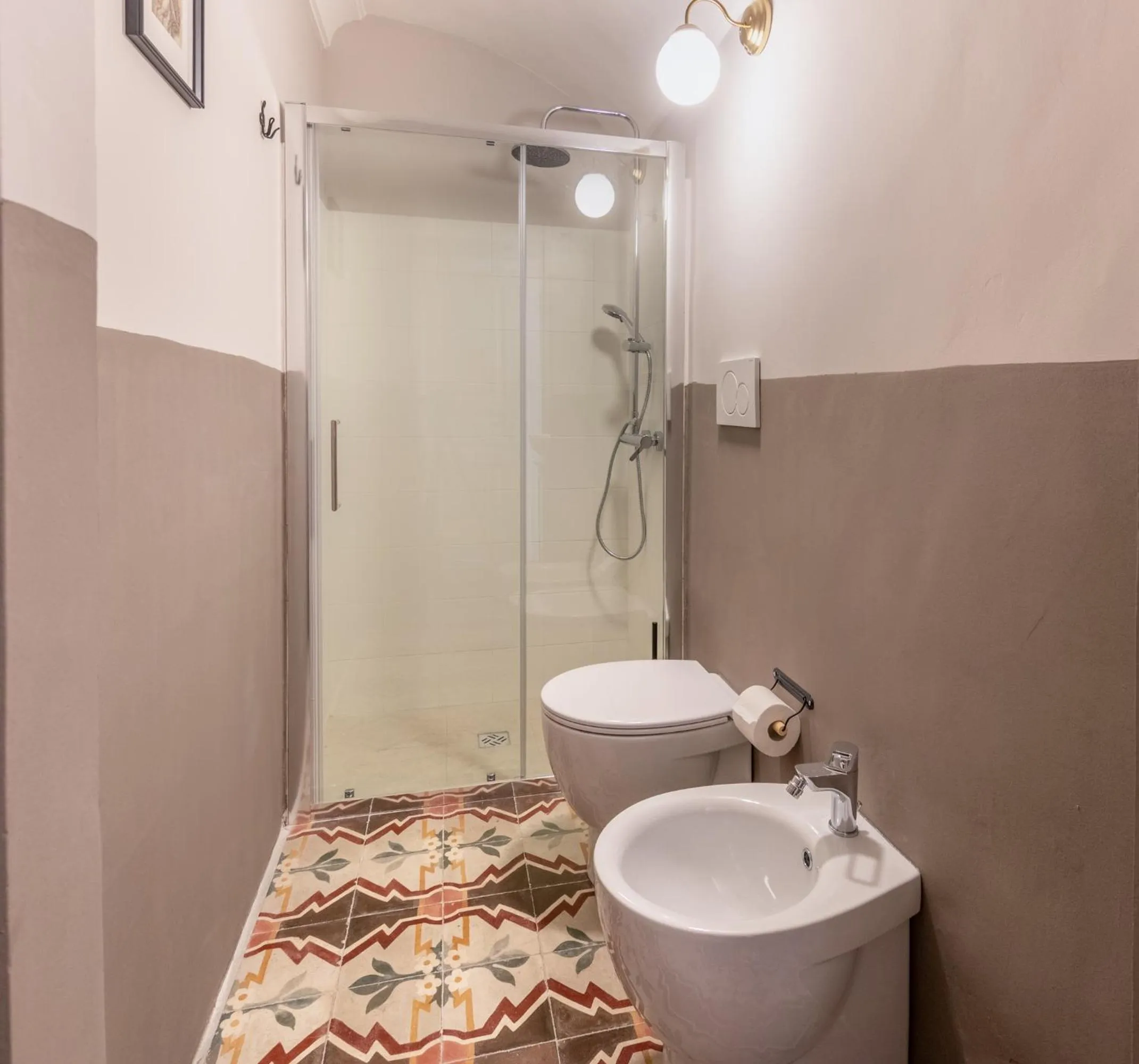 Shower in Donna Maddalena