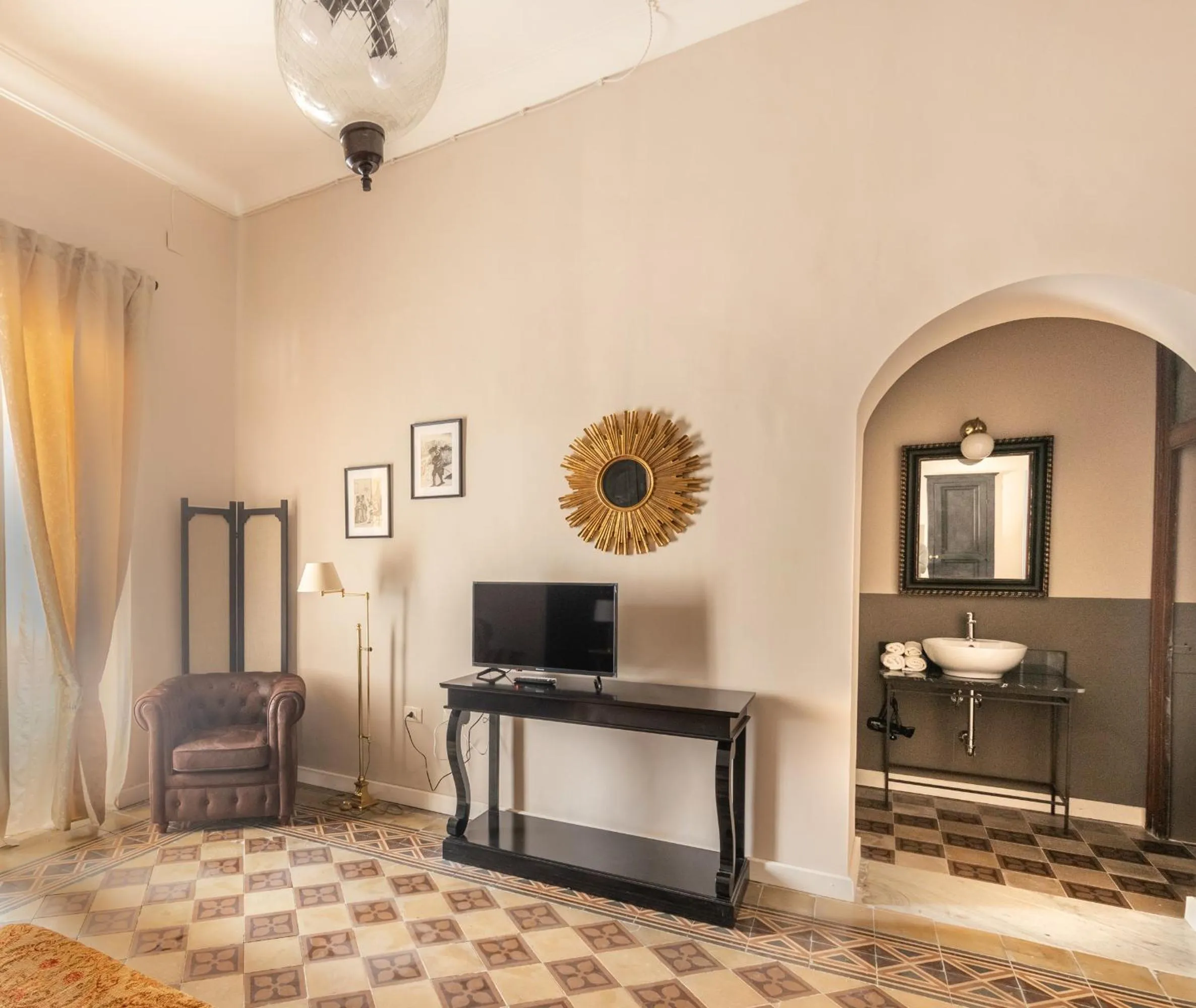 Photo of the whole room in Donna Maddalena