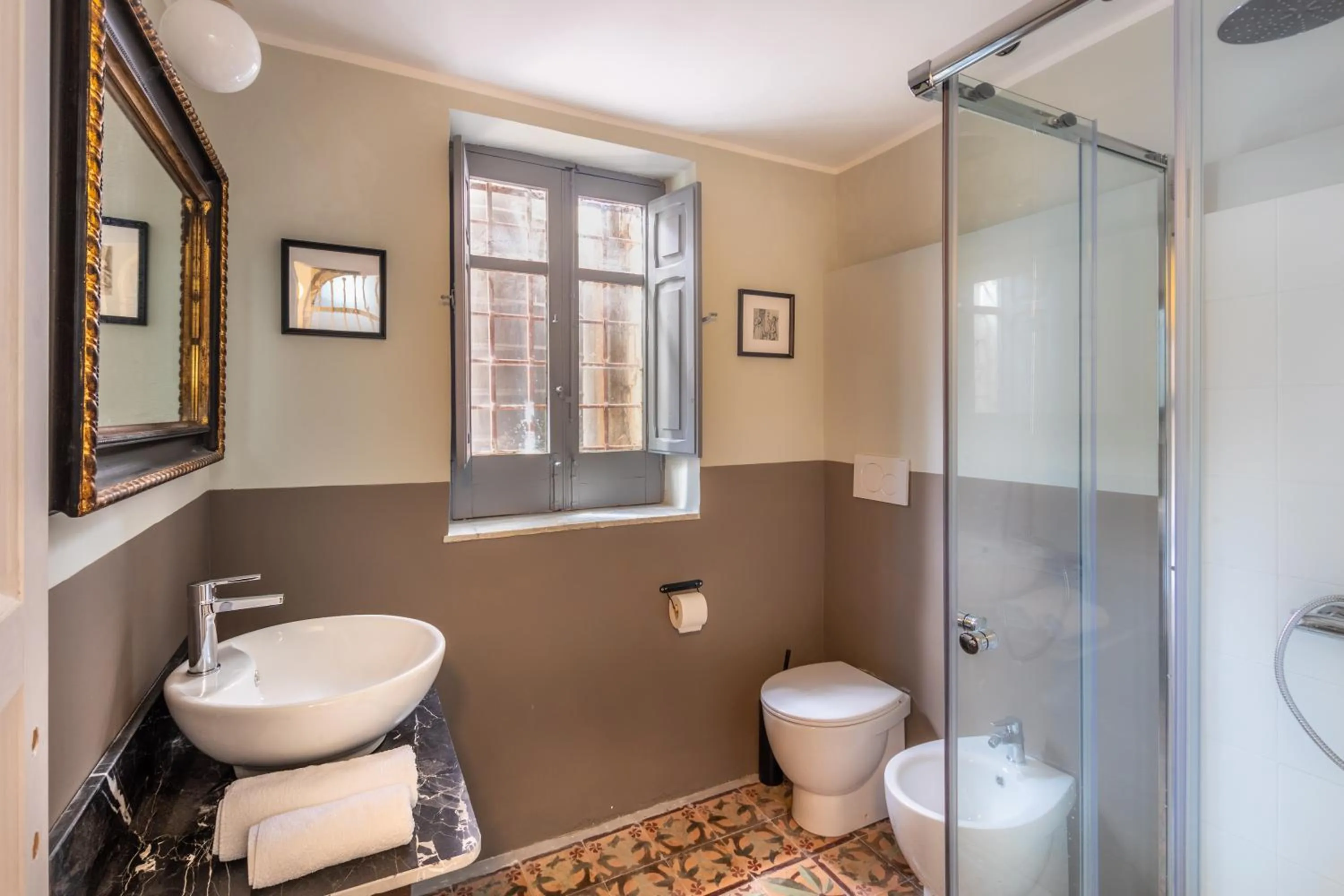 Shower in Donna Maddalena