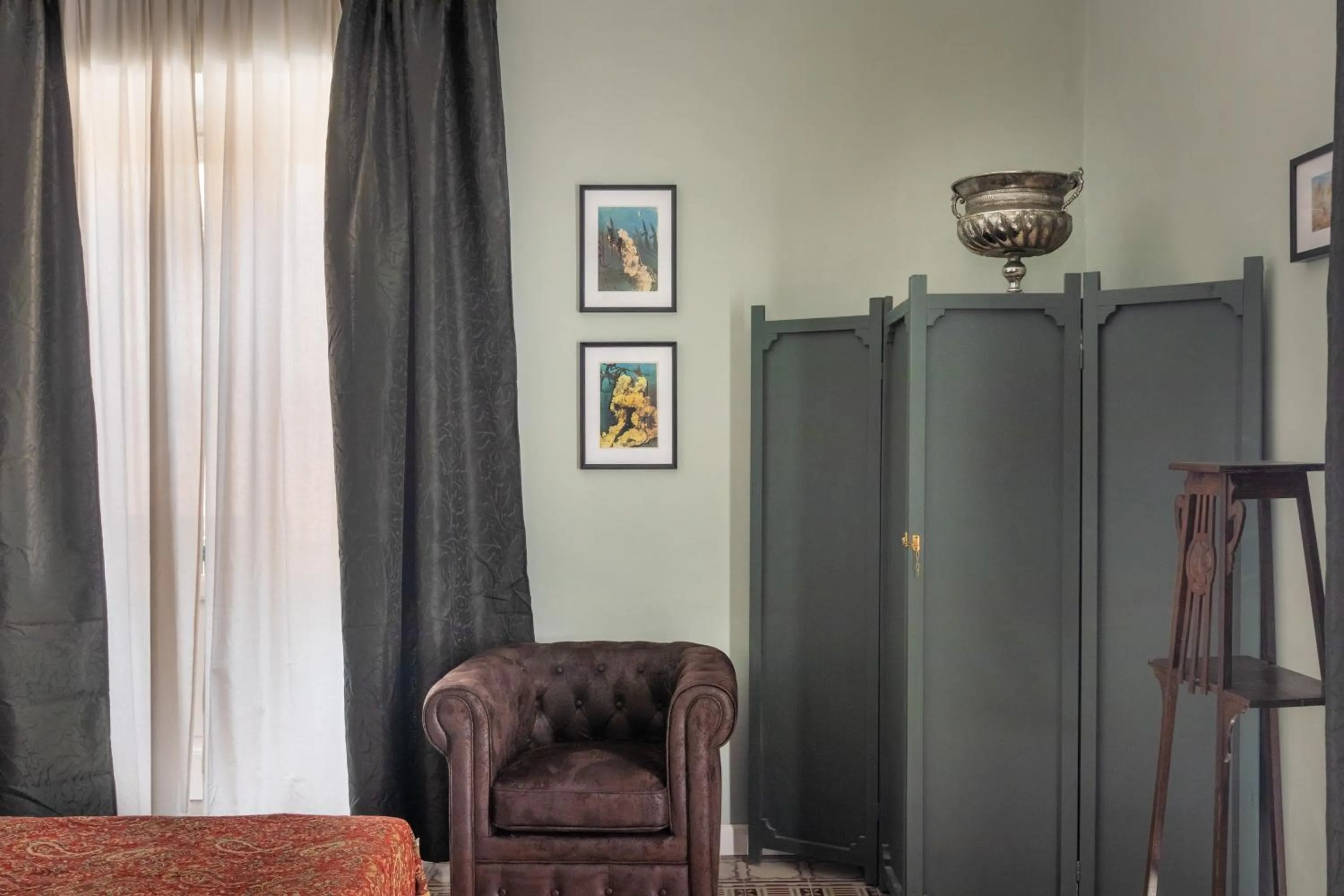 Decorative detail in Donna Maddalena