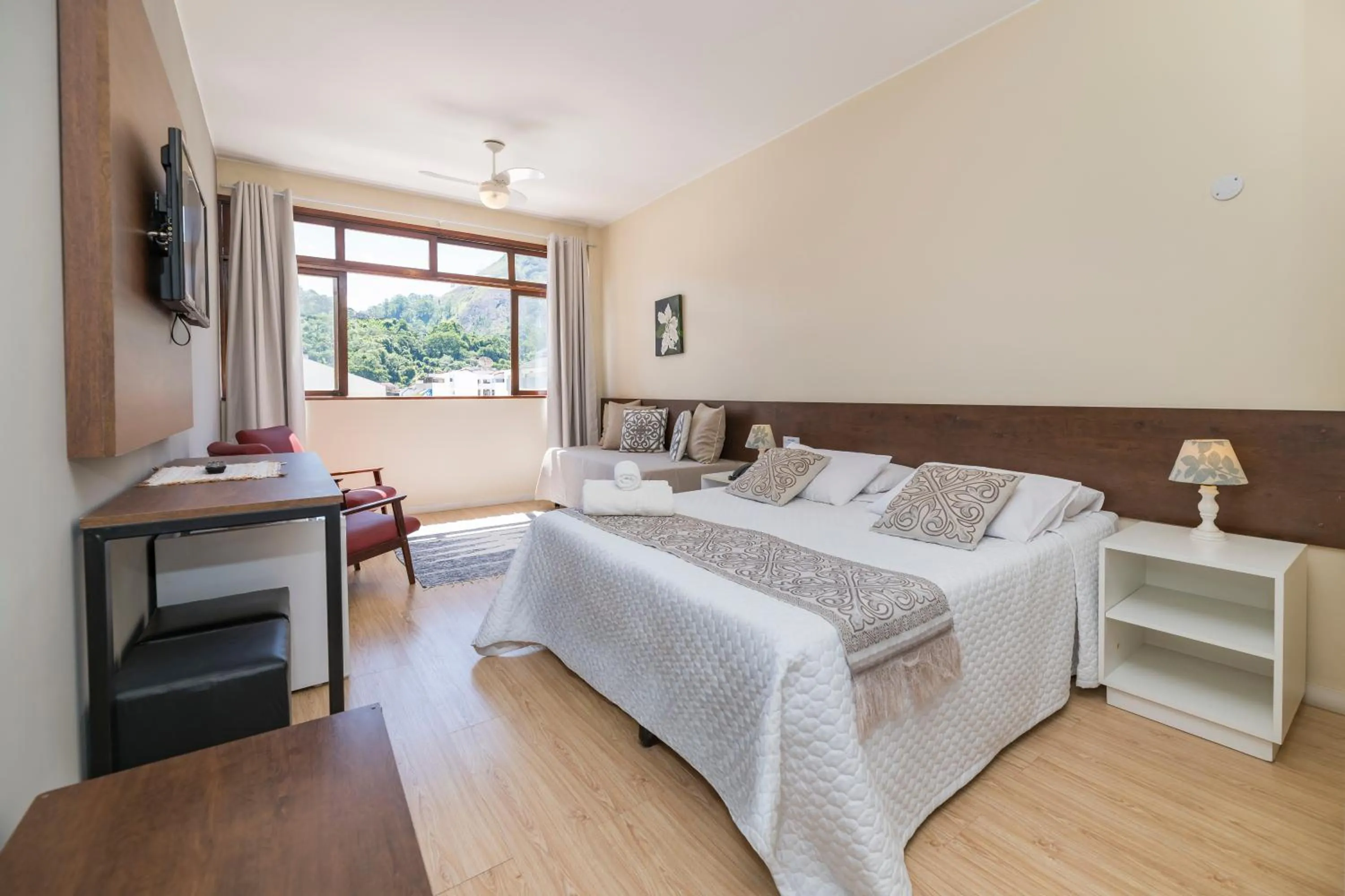 View (from property/room), Bed in Hotel Fabris