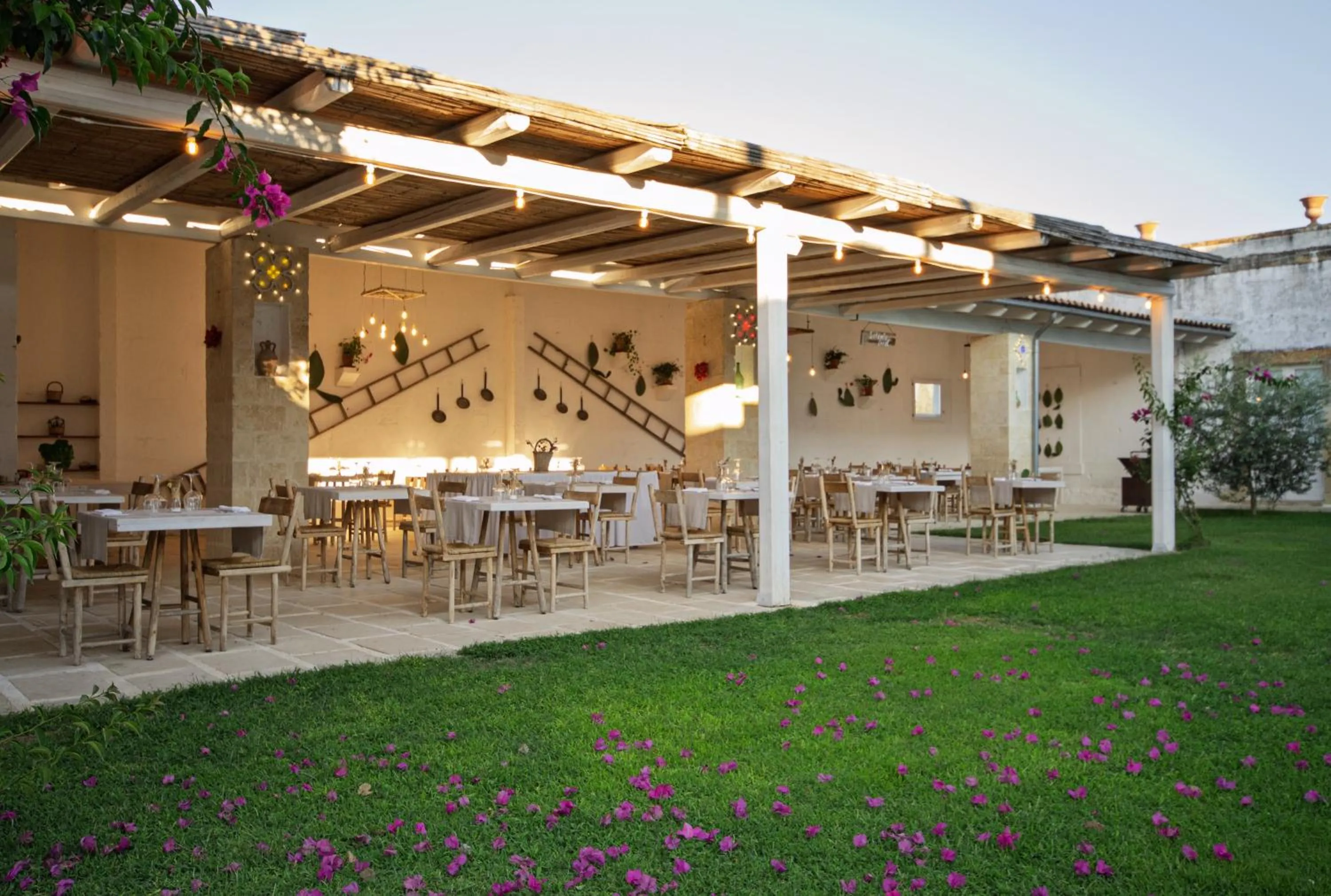 Restaurant/places to eat in Masseria Rauccio